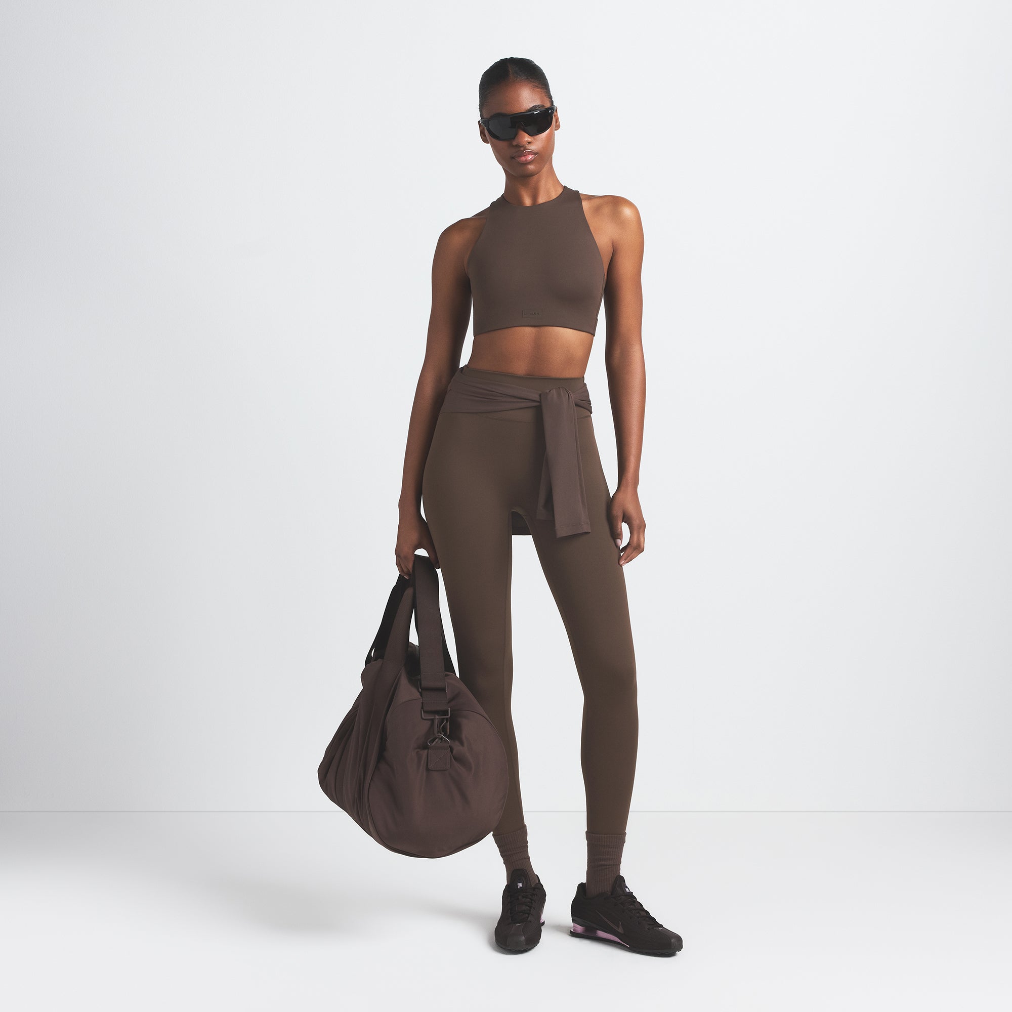 NikeSKIMS MATTE HIGH NECK BRA | DARK SEPIA - Sneaker Türkiye