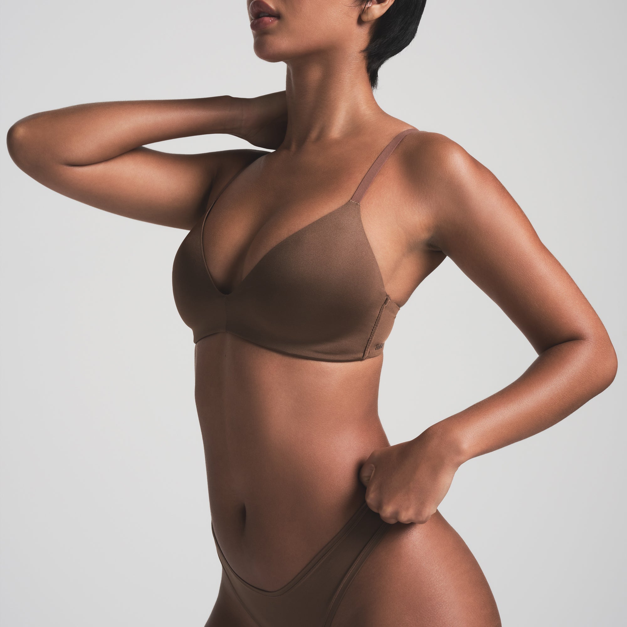 SKIMS WIRELESS FORM T-SHIRT DEMI BRA | JASPER - Sneaker Türkiye