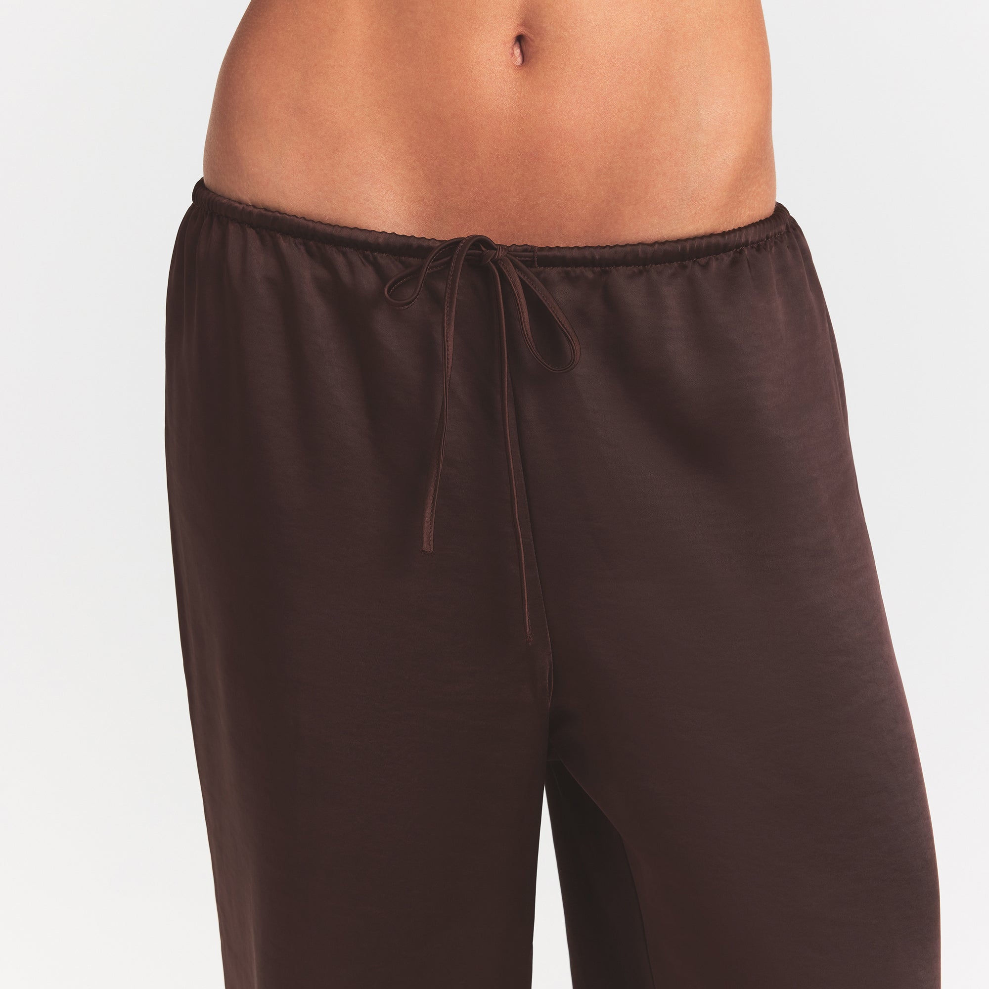 SKIMS LIGHTWEIGHT SATIN STRAIGHT LEG PANT | ESPRESSO - Sneaker Türkiye
