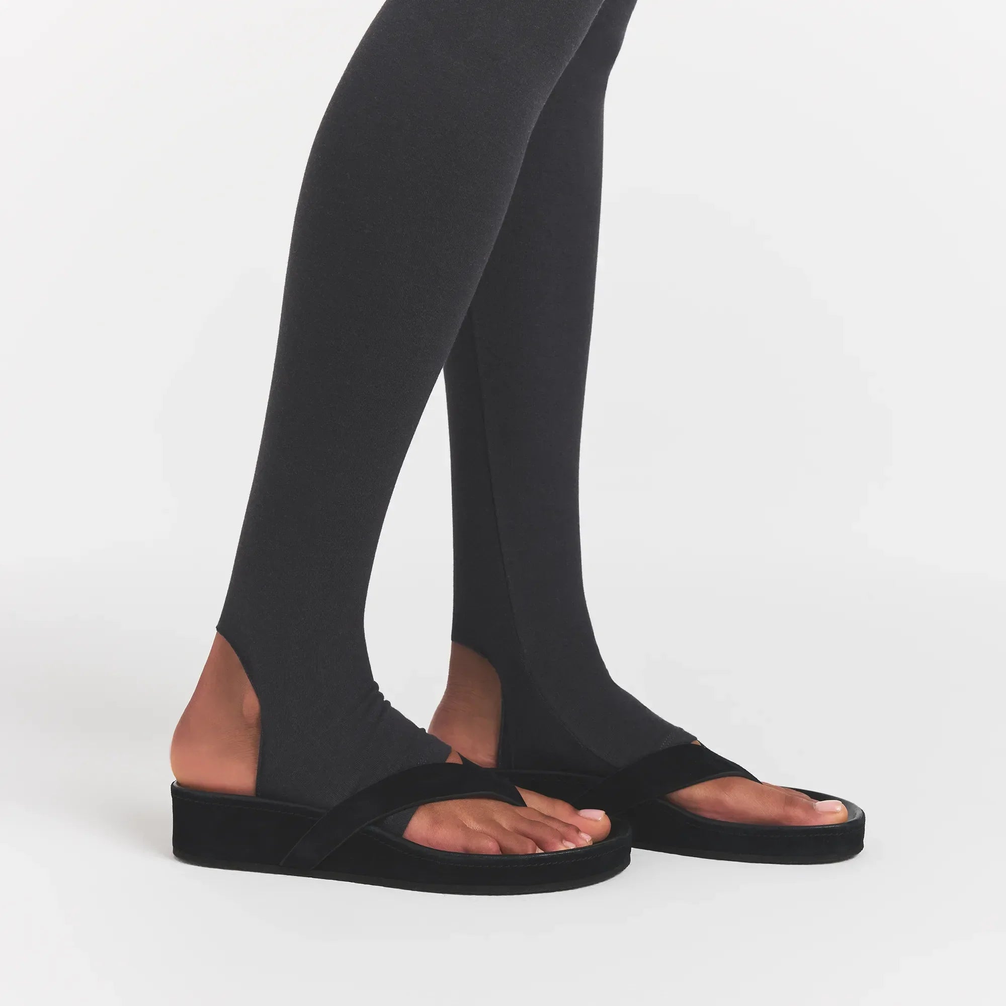 SKIMS OUTDOOR STIRRUP LEGGING | WASHED ONYX - Sneaker Türkiye