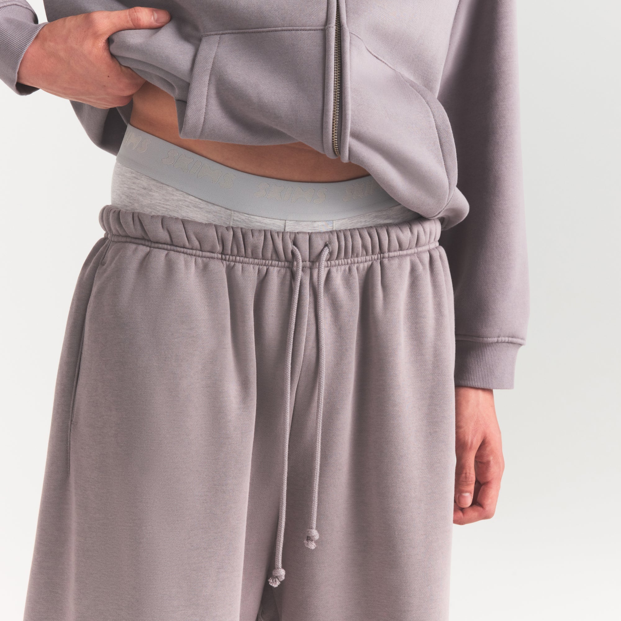 SKIMS FLEECE LOUNGE MENS RELAXED LONG SHORT | SHADOW - Sneaker Türkiye