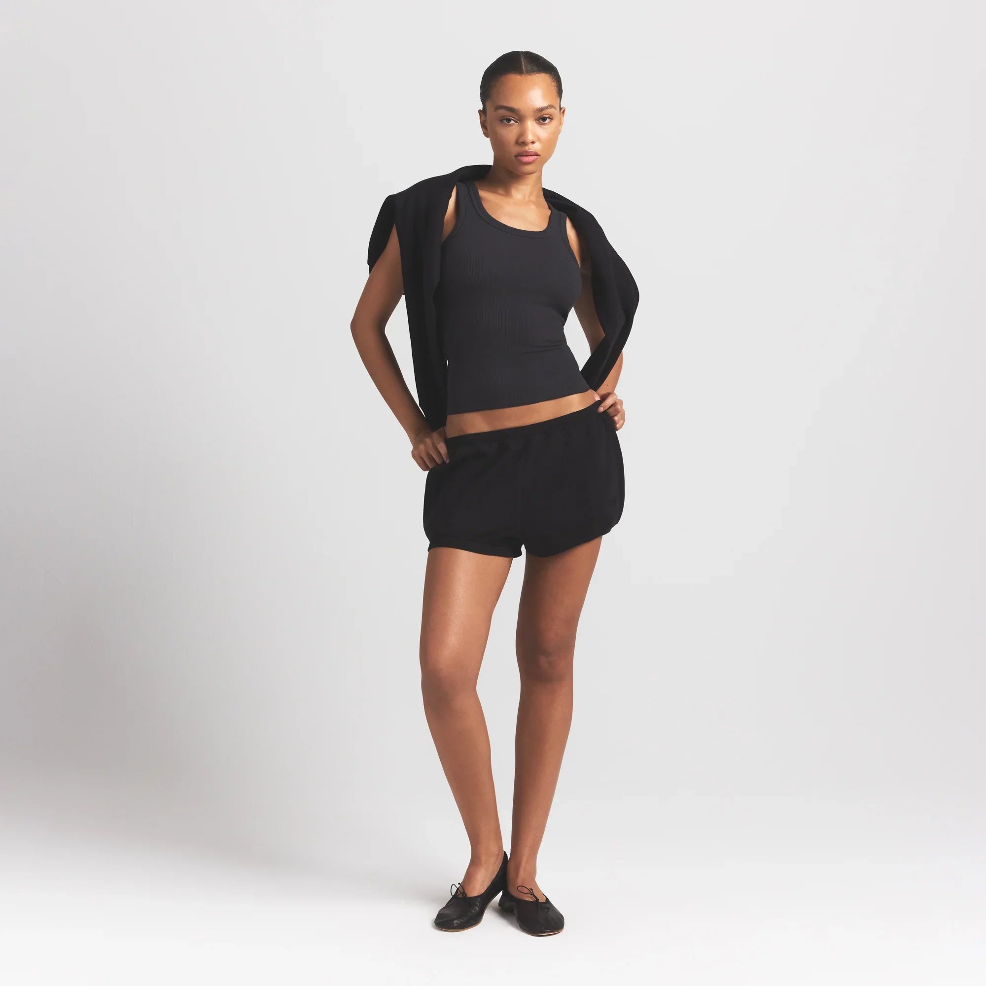 SKIMS COTTON FLEECE BUBBLE HEM SHORT | ONYX - Sneaker Türkiye