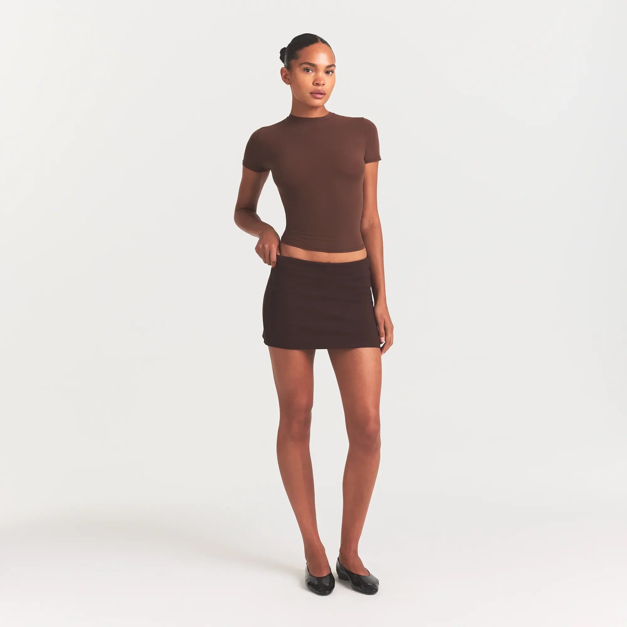 SKIMS THE ESSENTIAL COLLECTION MINI SKORT | ESPRESSO - Sneaker Türkiye