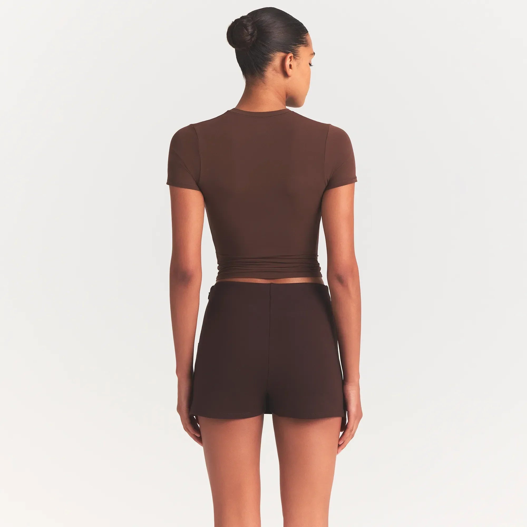 SKIMS THE ESSENTIAL COLLECTION MINI SKORT | ESPRESSO - Sneaker Türkiye