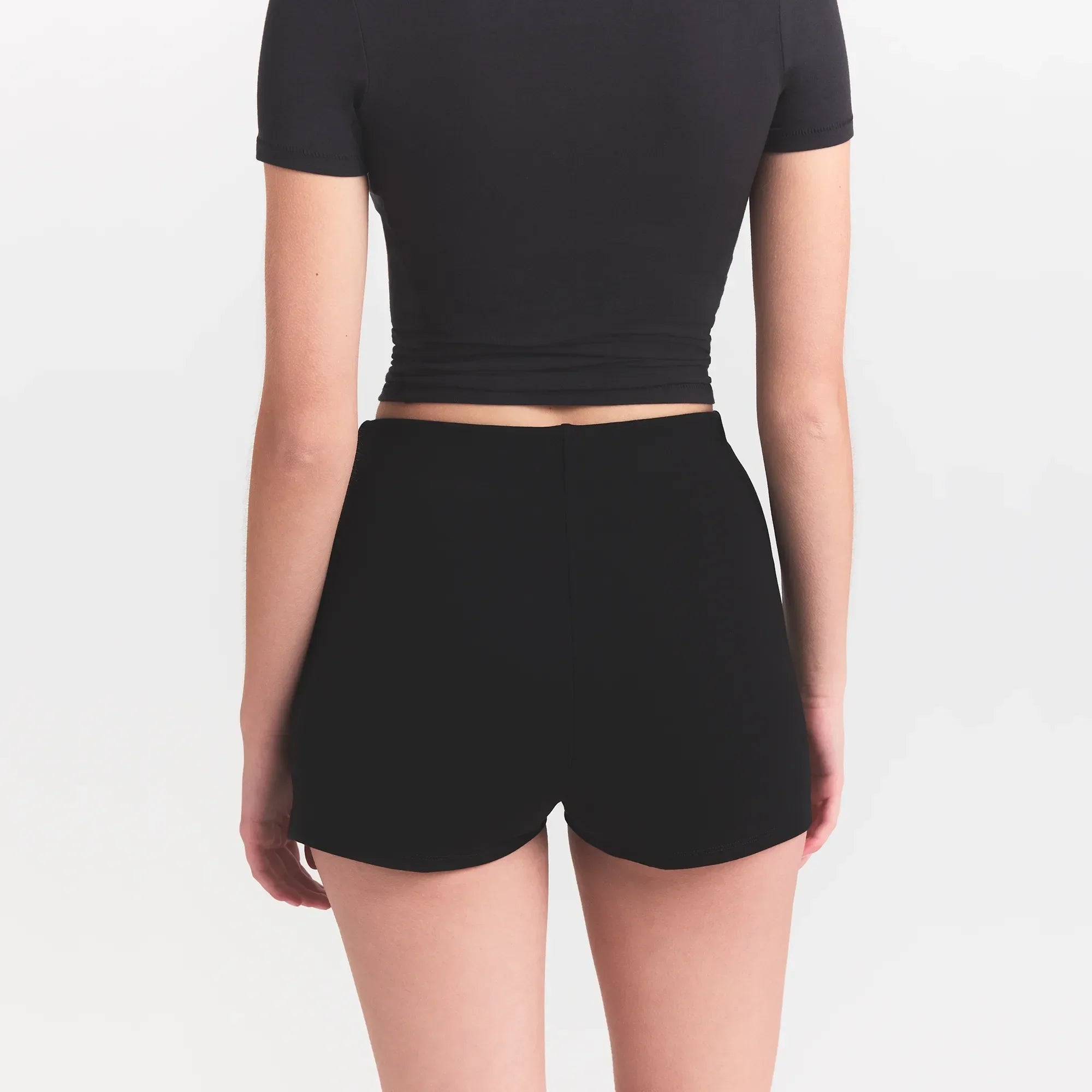 SKIMS THE ESSENTIAL COLLECTION MINI SKORT | OBSIDIAN - Sneaker Türkiye