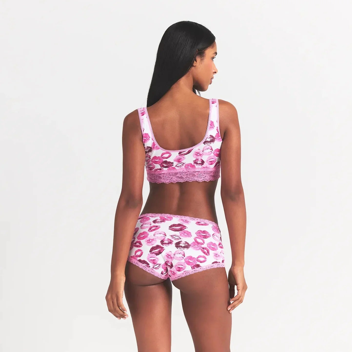 SKIMS LIGHTWEIGHT COTTON LACE BOY SHORT | PINK ALLOVER LIPSTICK - Sneaker Türkiye