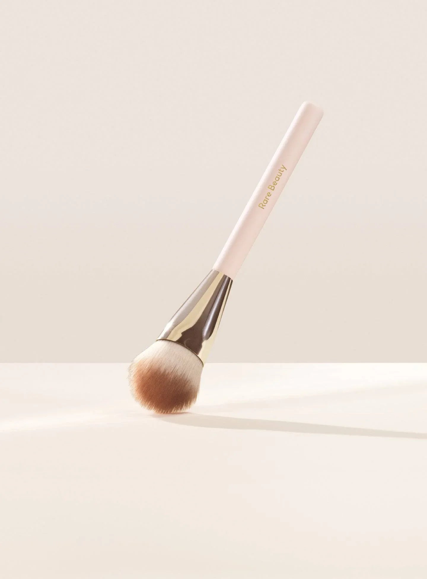 Rare Beauty Soft Pinch Liquid Blush Brush – Allık Fırçası - Sneaker Türkiye