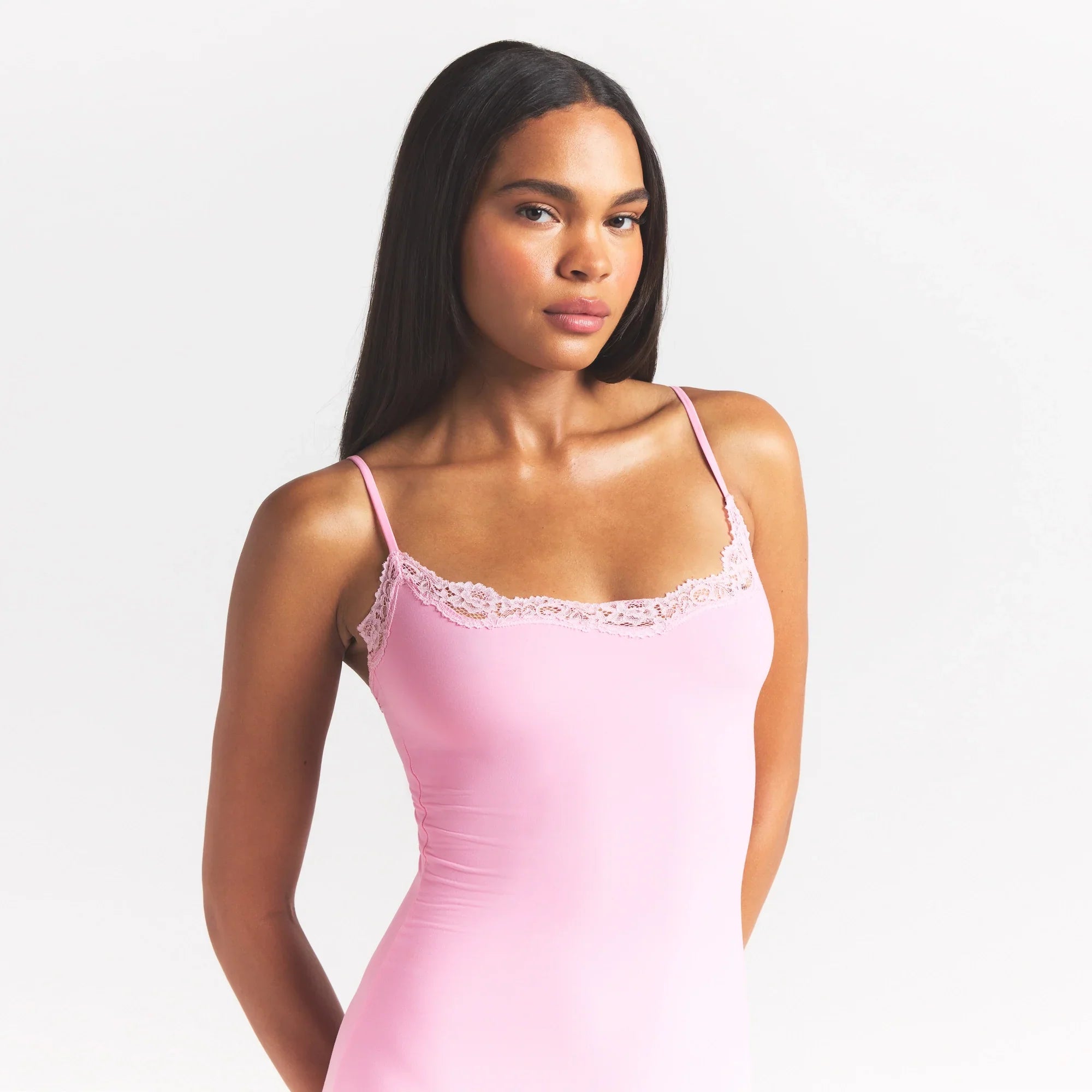 SKIMS FITS EVERYBODY LACE LONG SLIP DRESS | BUBBLE GUM TONAL - Sneaker Türkiye