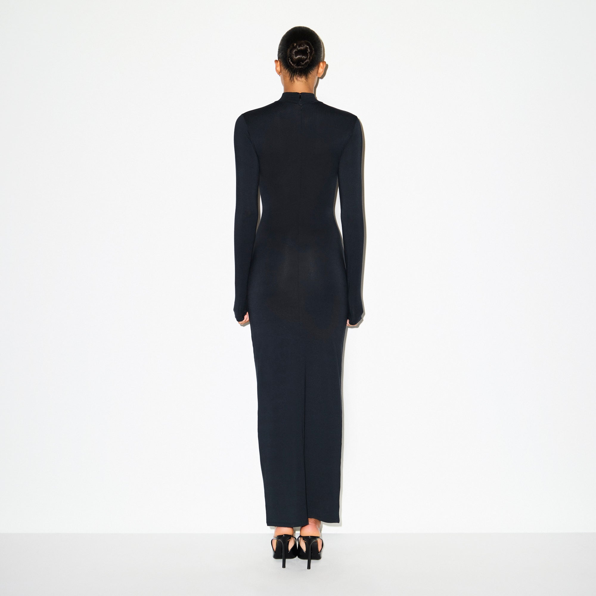 SKIMS SMOOTH LAYERS TURTLENECK LONG DRESS | OBSIDIAN - Sneaker Türkiye