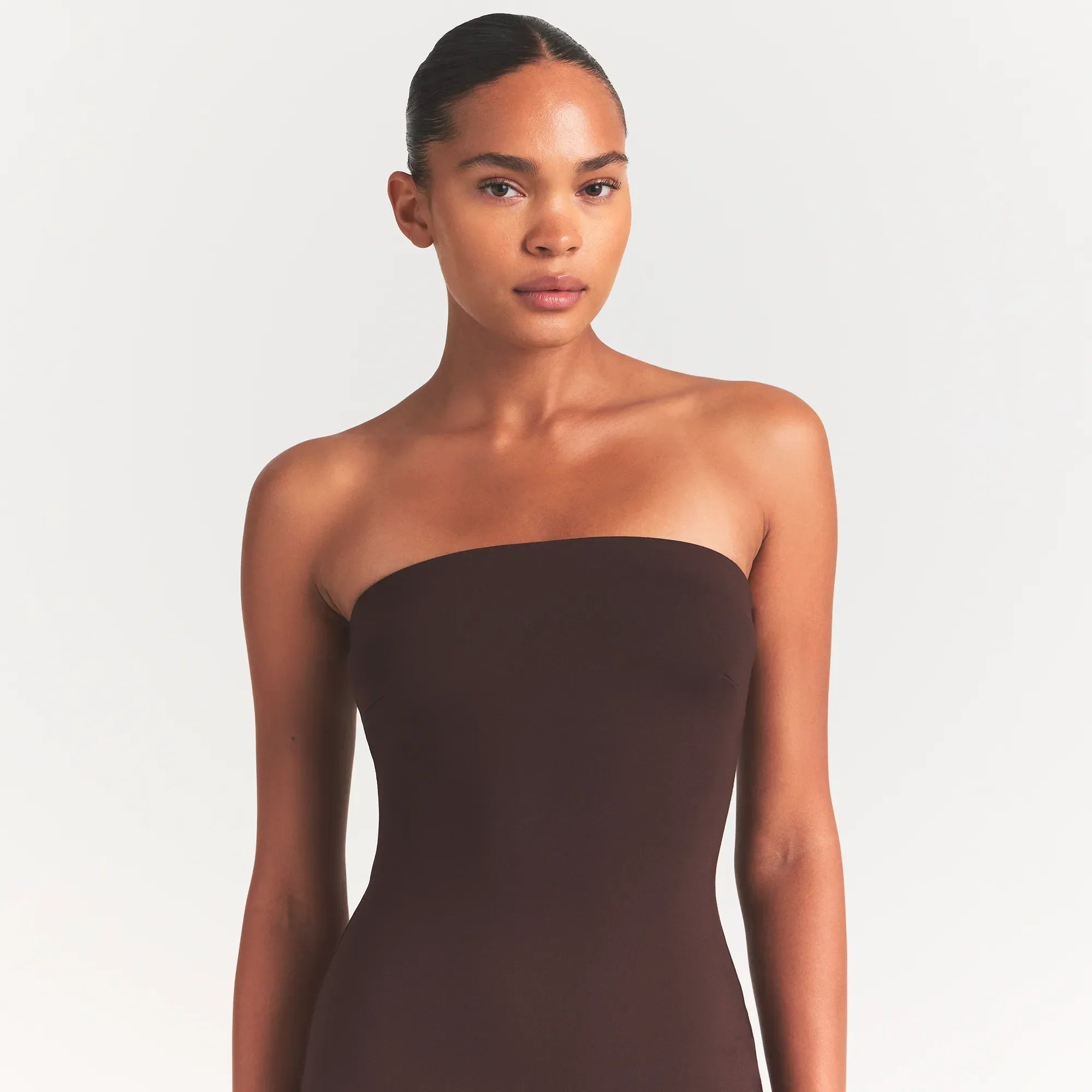 SKIMS THE ESSENTIAL COLLECTION STRAPLESS MIDI DRESS | ESPRESSO - Sneaker Türkiye