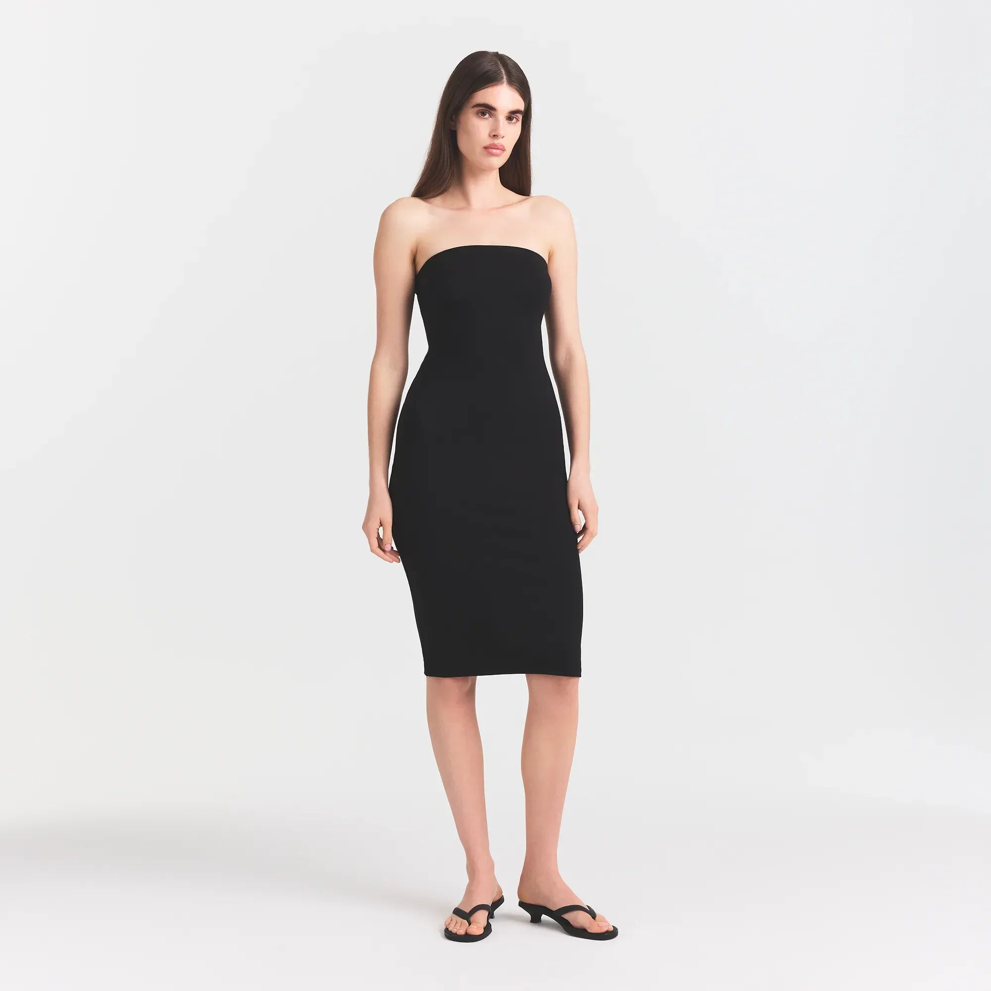 SKIMS THE ESSENTIAL COLLECTION STRAPLESS MIDI DRESS | OBSIDIAN - Sneaker Türkiye