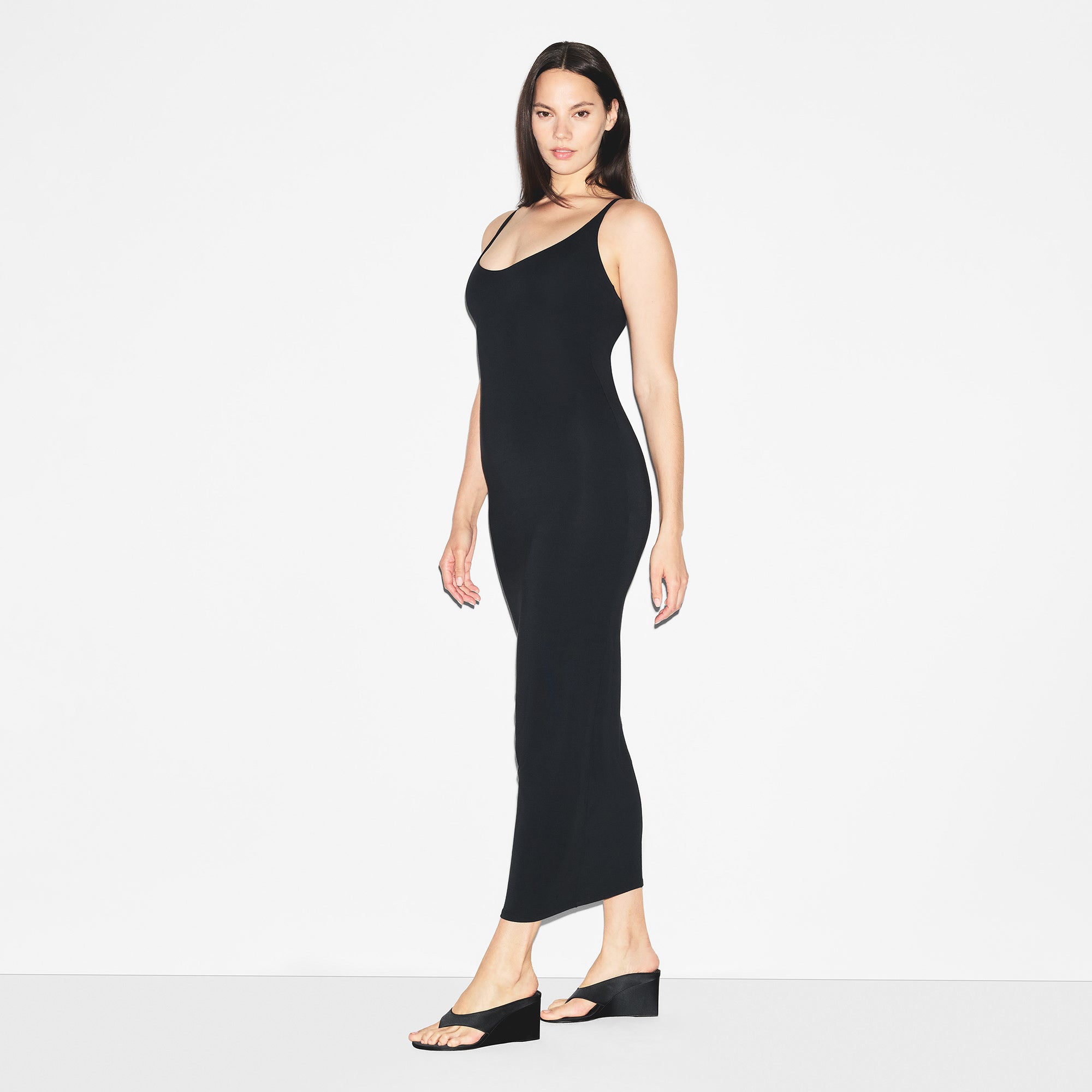 SKIMS SMOOTH LAYERS SCOOP NECK LONG DRESS | OBSIDIAN - Sneaker Türkiye