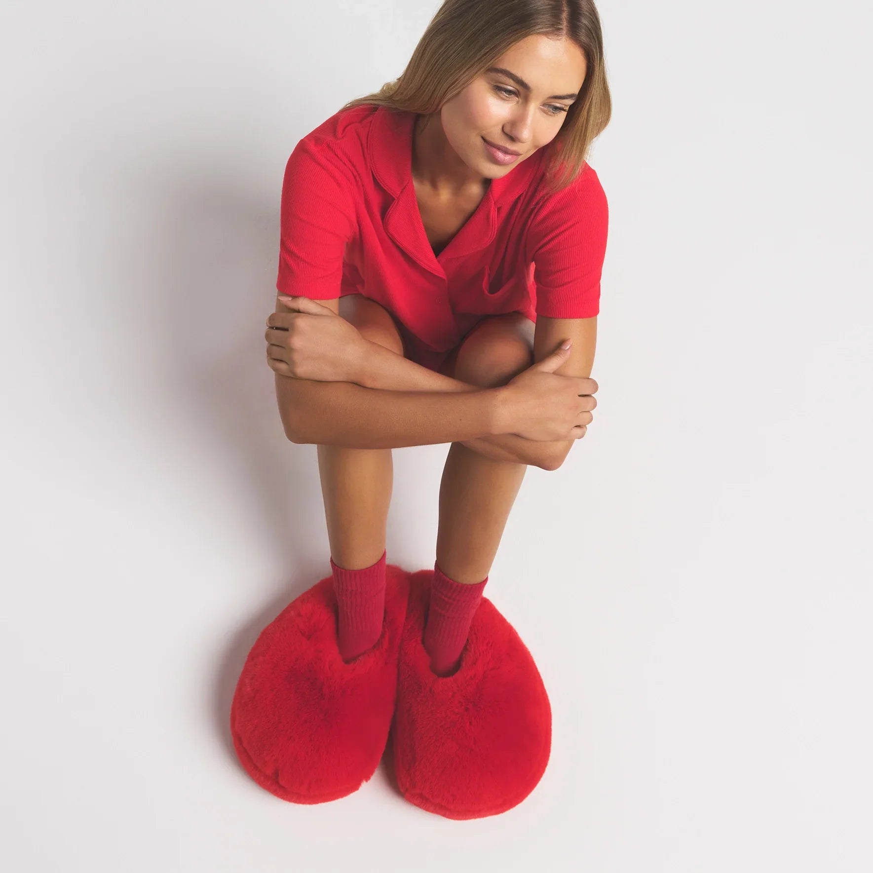 SKIMS FAUX FUR HEART SLIPPER | RUBY - Sneaker Türkiye