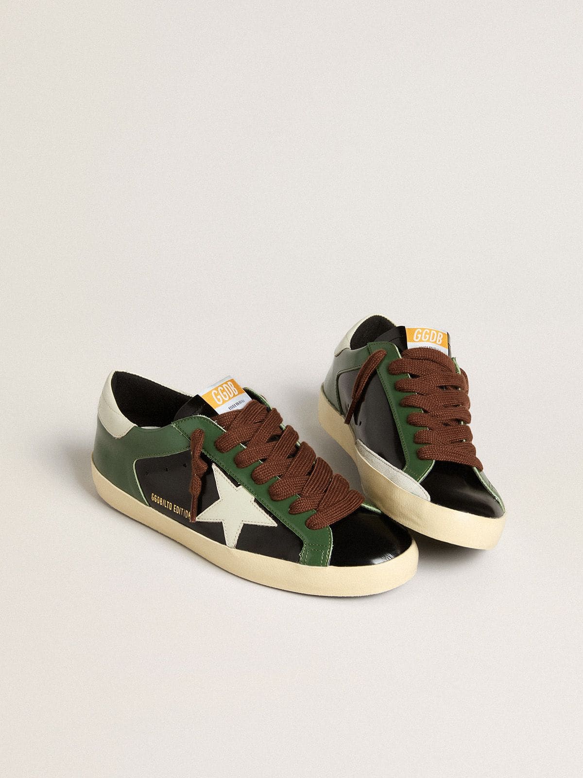 Golden Goose Men’s Super-Star LTD In Black Laminated Leather With White Leather Star And Heel Tab - Sneaker Türkiye