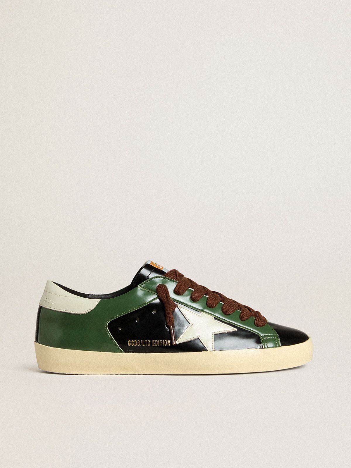 Golden Goose Men’s Super-Star LTD In Black Laminated Leather With White Leather Star And Heel Tab - Sneaker Türkiye