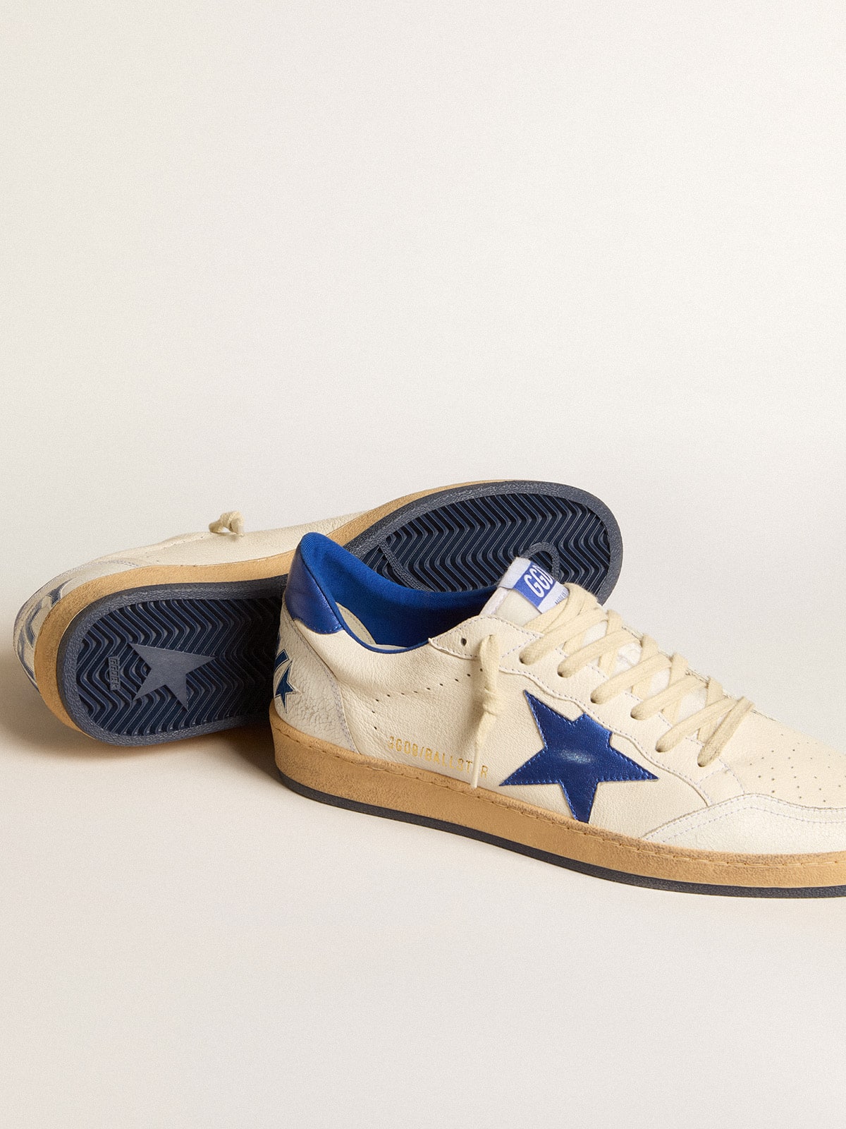 Golden Goose Men’s Ball Star Wishes In White Nappa Leather With A Bright Blue Star And Heel Tab - Sneaker Türkiye