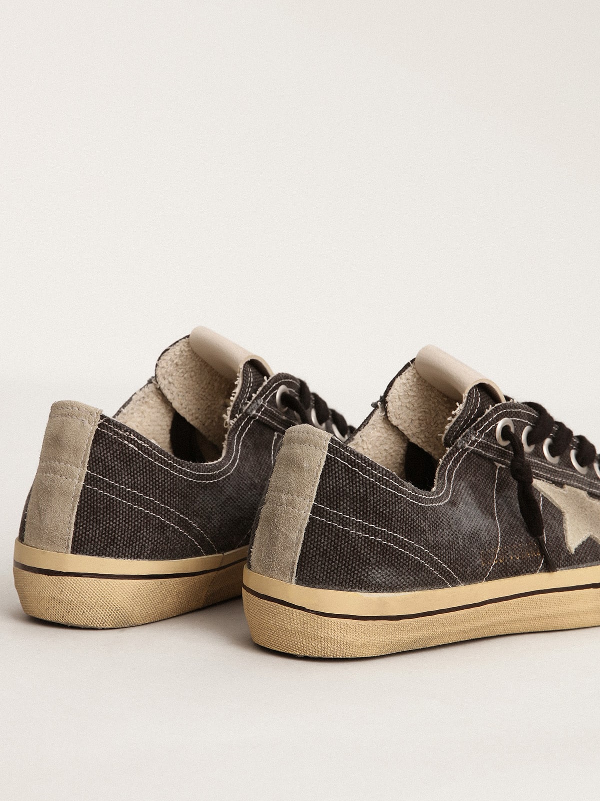 Golden Goose Men’s V-Star In Black Canvas With Ice-Gray Star And Heel - Sneaker Türkiye