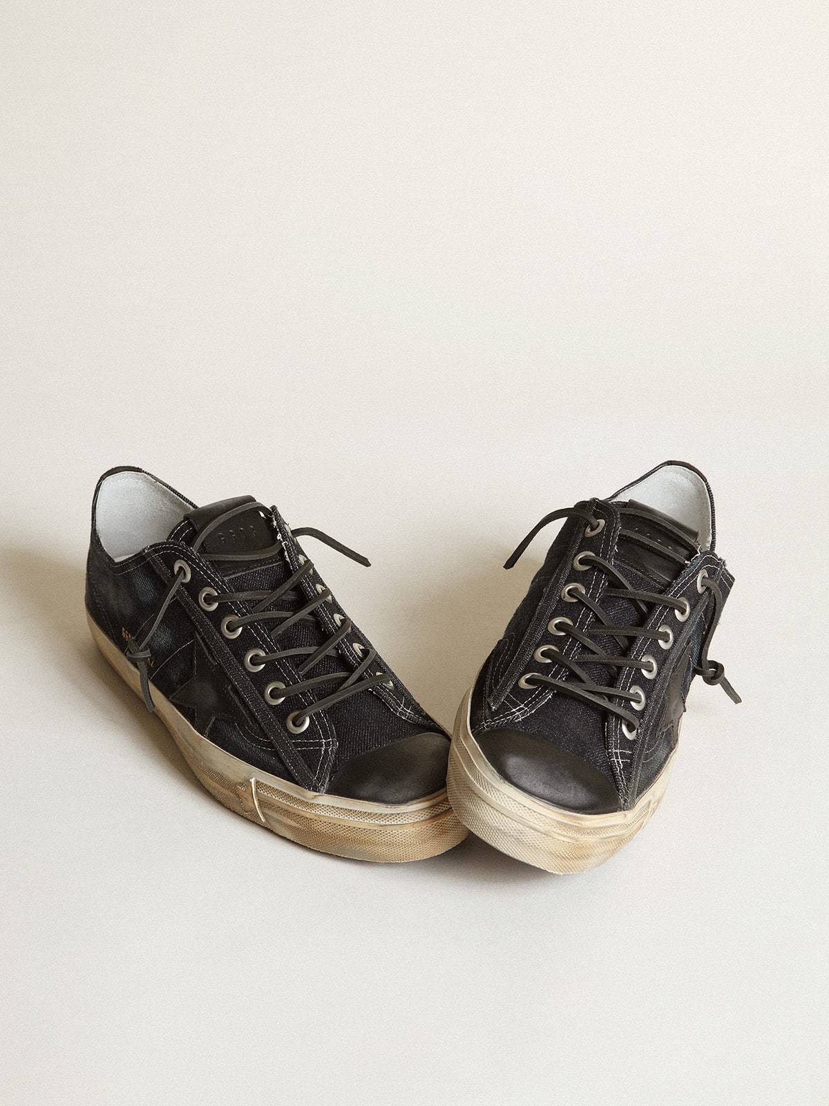 Golden Goose V-Star Sneakers In Midnight-Blue Denim With Black Leather Star And Toe - Sneaker Türkiye