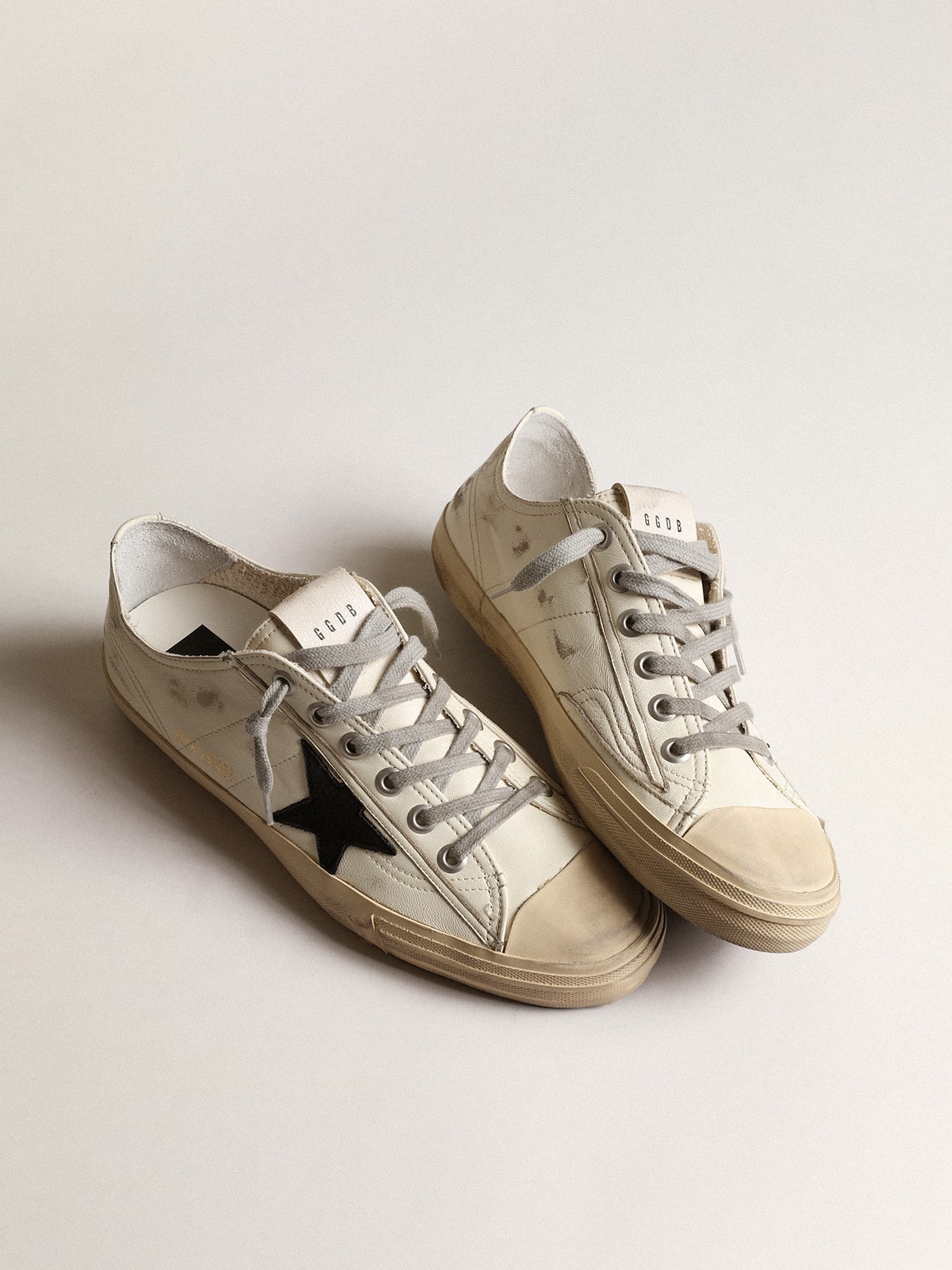 Golden Goose V-Star In Nappa Leather With Black Nubuck Leather Star - Sneaker Türkiye