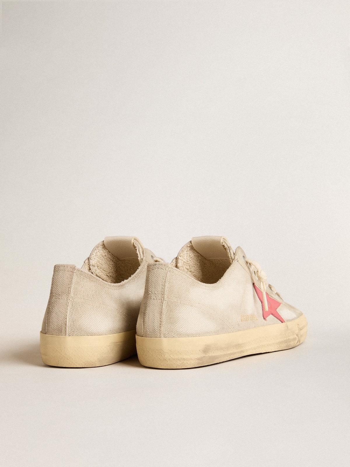Golden Goose Men’s V-Star In Light Gray Canvas With A Red Leather Star - Sneaker Türkiye