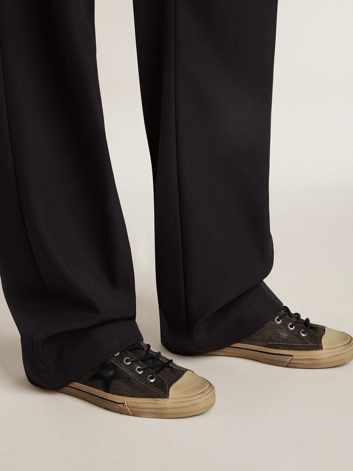 Golden Goose Men’s V-Star In Black Suede With Black Leather Star - Sneaker Türkiye