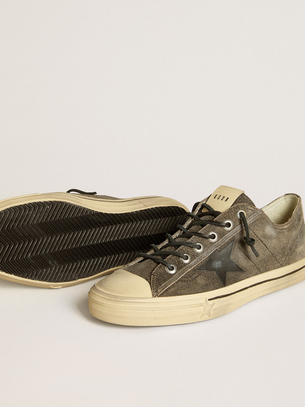 Golden Goose Men’s V-Star In Black Suede With Black Leather Star - Sneaker Türkiye