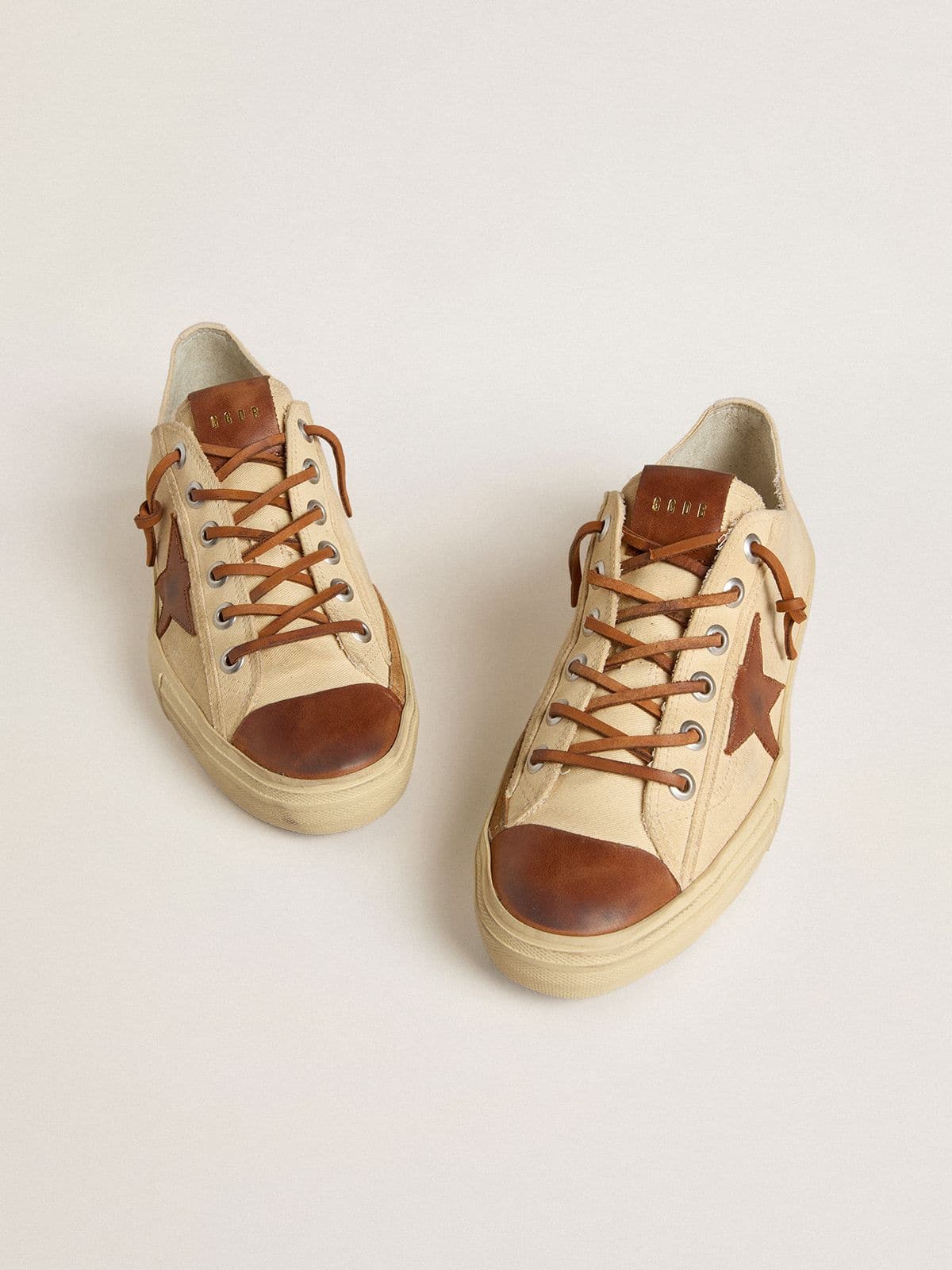 Golden Goose Men’s V-Star In Cream Canvas With Tobacco Leather Star - Sneaker Türkiye