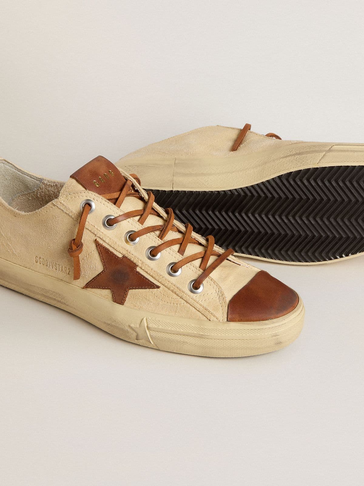 Golden Goose Men’s V-Star In Cream Canvas With Tobacco Leather Star - Sneaker Türkiye