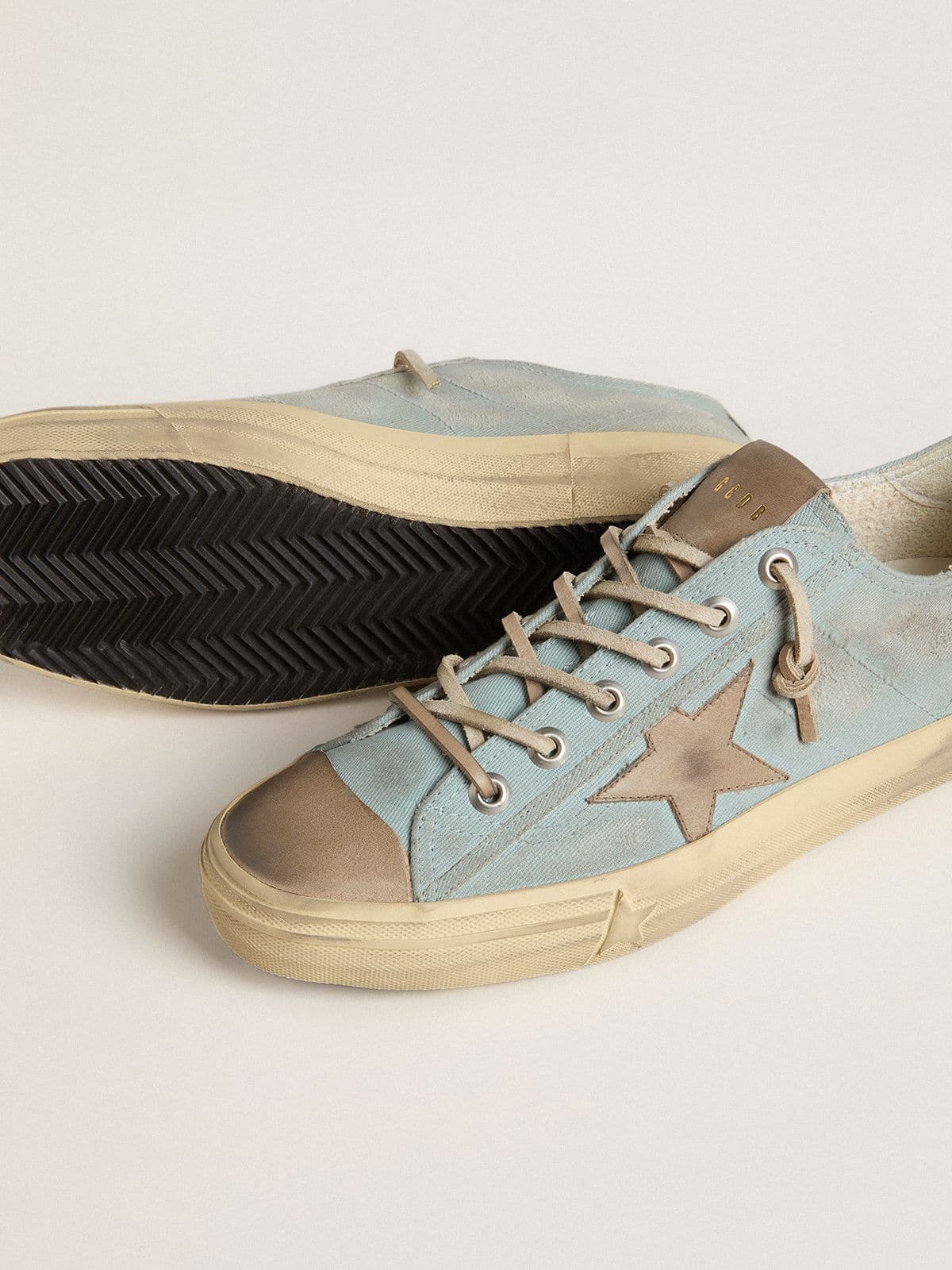 Golden Goose Men’s V-Star In Light Blue Canvas With Dove-Gray Leather Star - Sneaker Türkiye