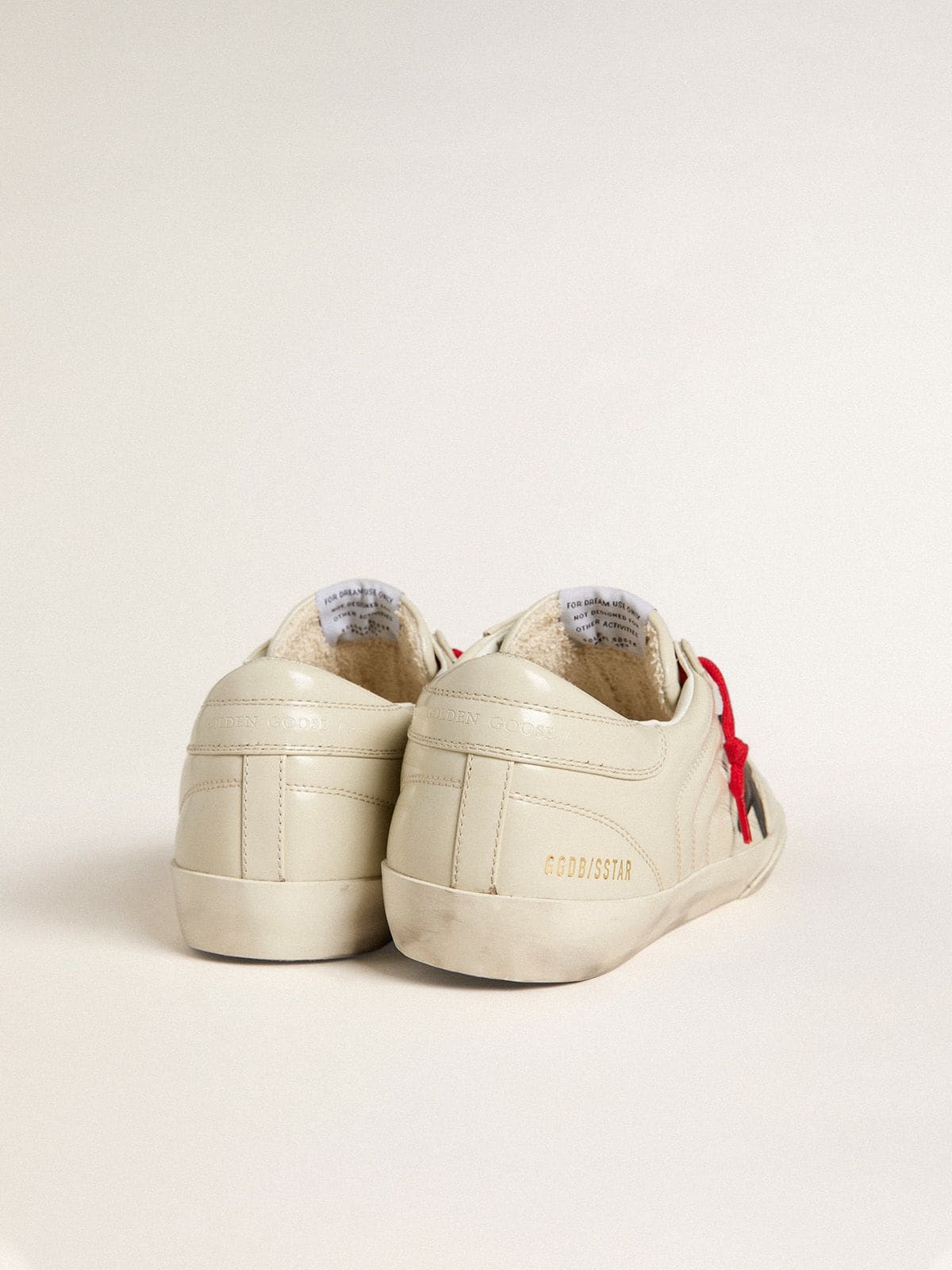 Golden Goose Men’s Super-Star In Glossy White Matelassé Leather With Black Leather Star - Sneaker Türkiye