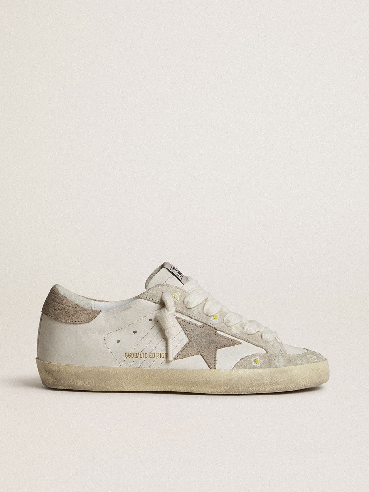 Golden Goose Women’s Super-Star LTD With Beige Suede Star And Heel Tab And Floral Embroidery - Sneaker Türkiye