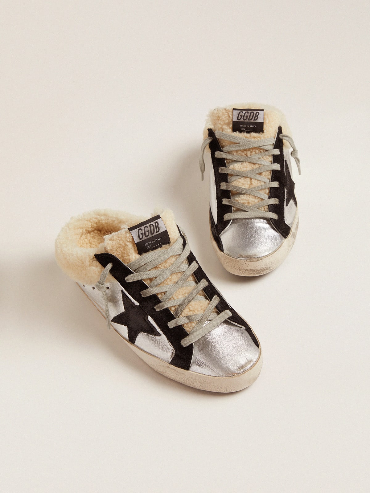 Golden Goose Women’s Super-Star Sabot In Silver Laminated Leather With Black Star - Sneaker Türkiye