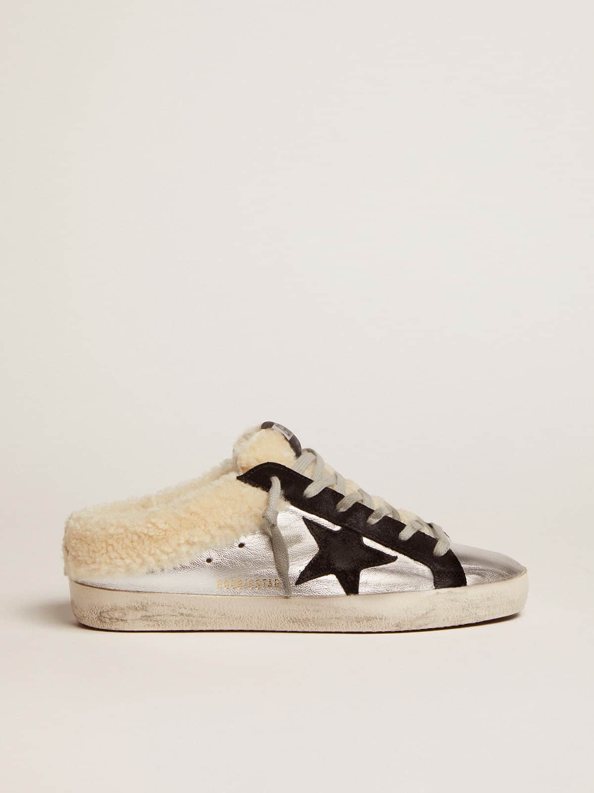 Golden Goose Women’s Super-Star Sabot In Silver Laminated Leather With Black Star - Sneaker Türkiye