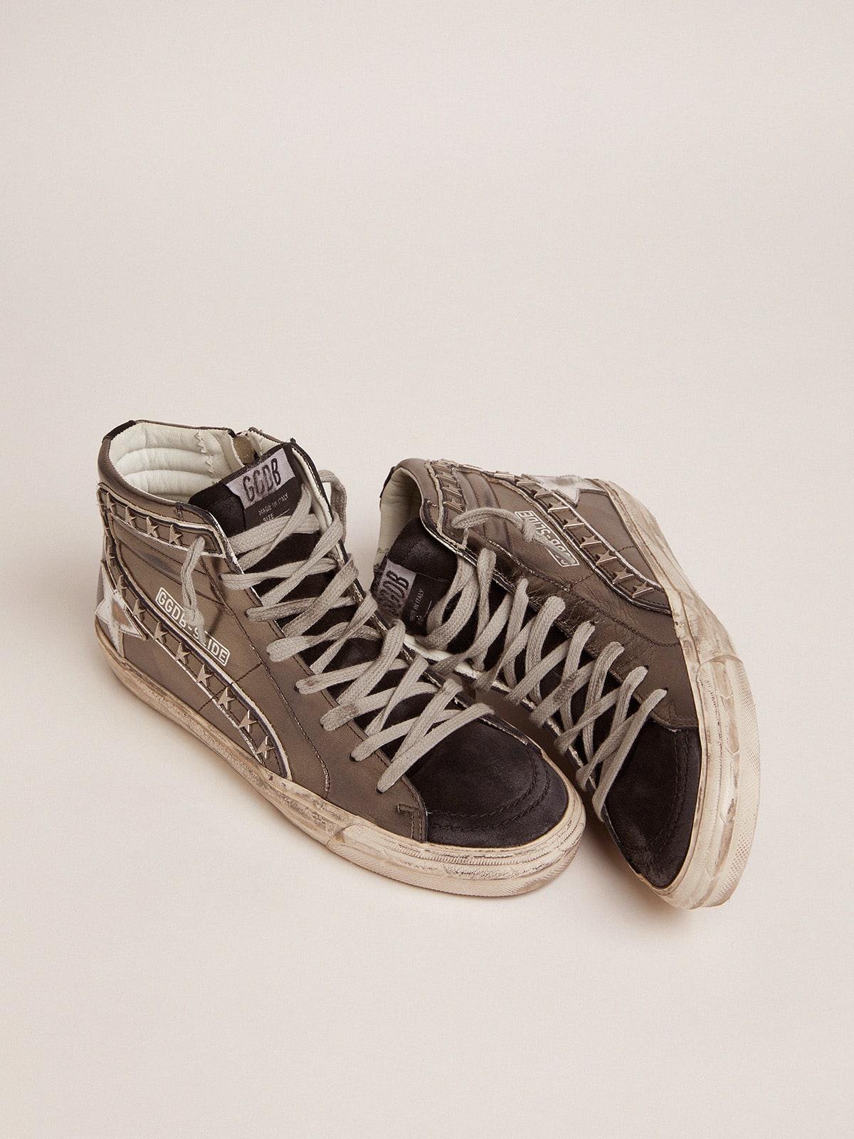 Golden Goose Women’s Slide With Silver Laminated Leather Upper And Studs - Sneaker Türkiye