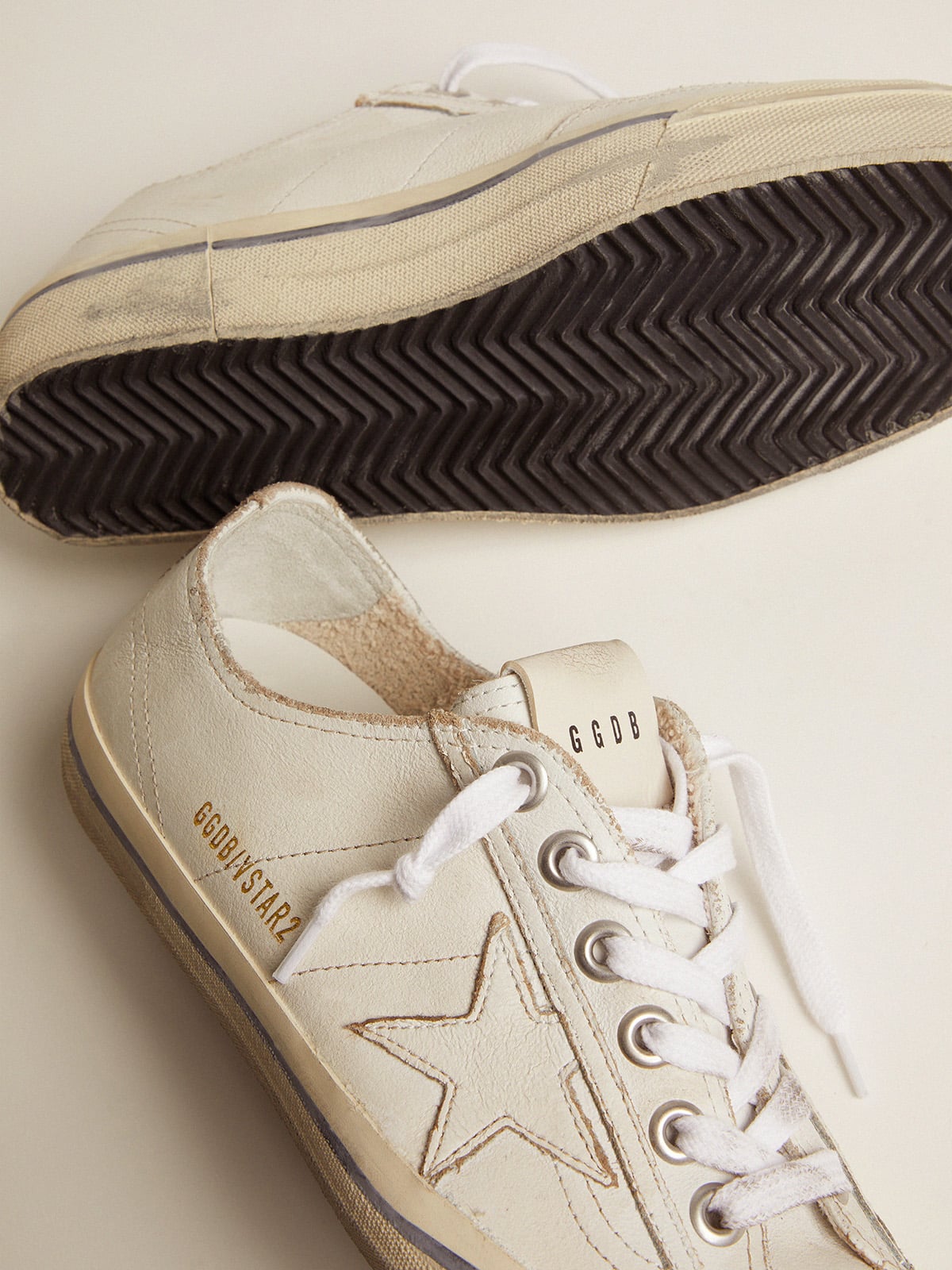 Golden Goose Women’s V-Star In Vintage Effect Leather - Sneaker Türkiye
