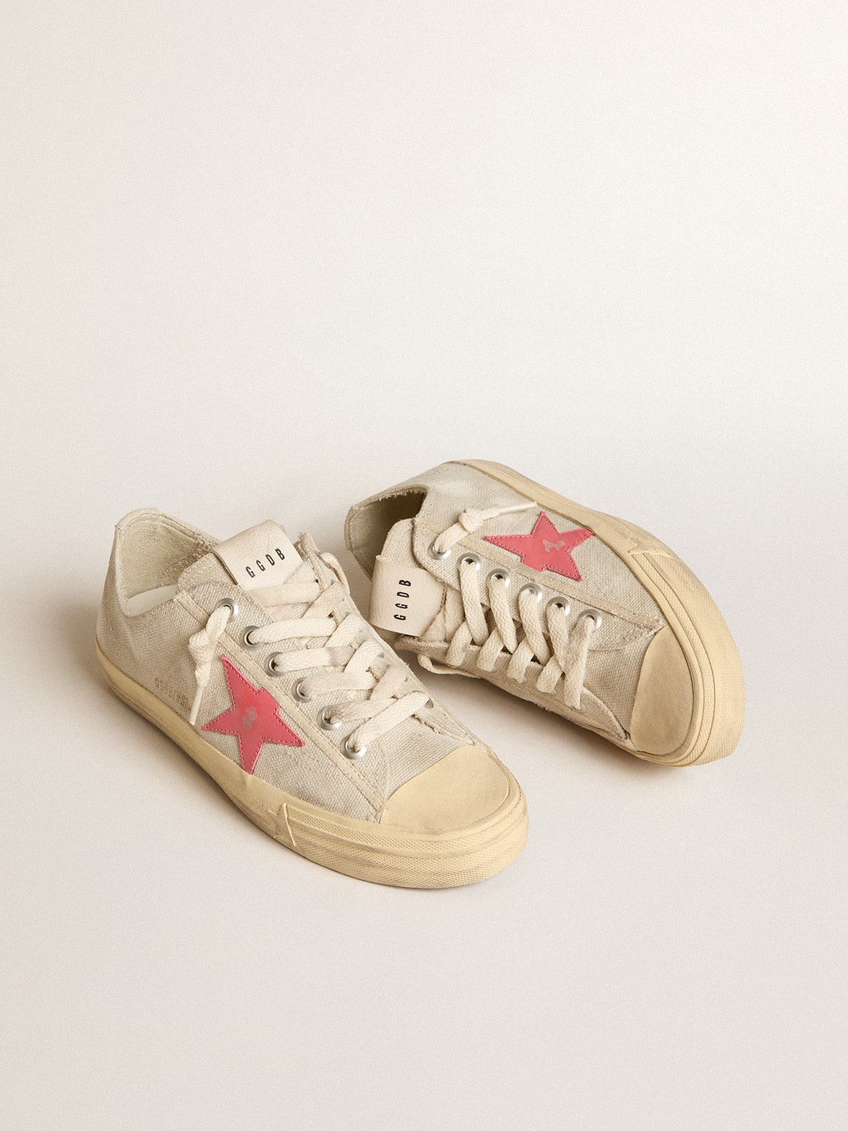 Golden Goose Women’s V-Star In Light Gray Canvas With A Red Leather Star - Sneaker Türkiye