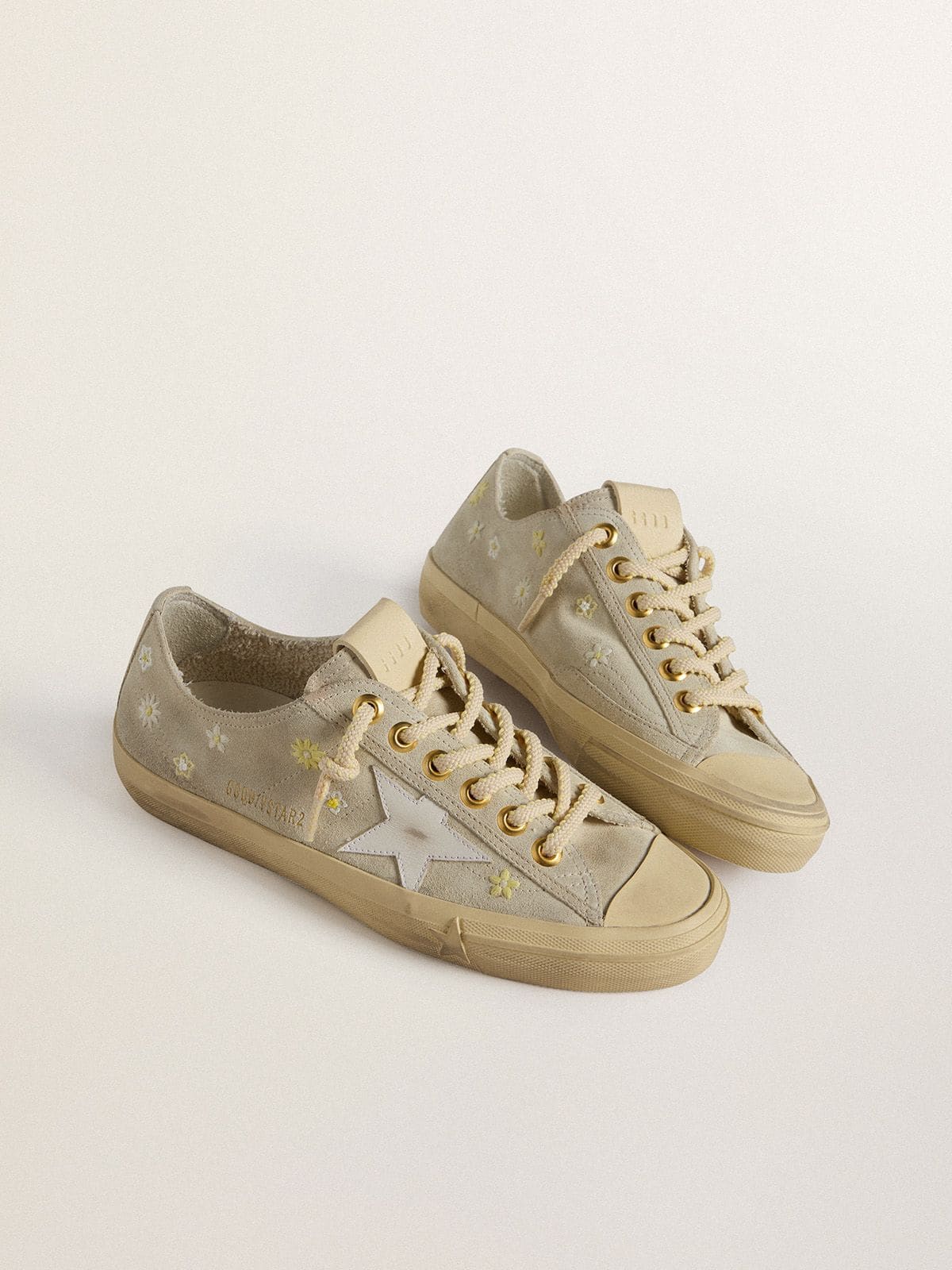 Golden Goose Women’s V-Star In Ice-Gray Suede With White Leather Star And Floral Embroidery - Sneaker Türkiye