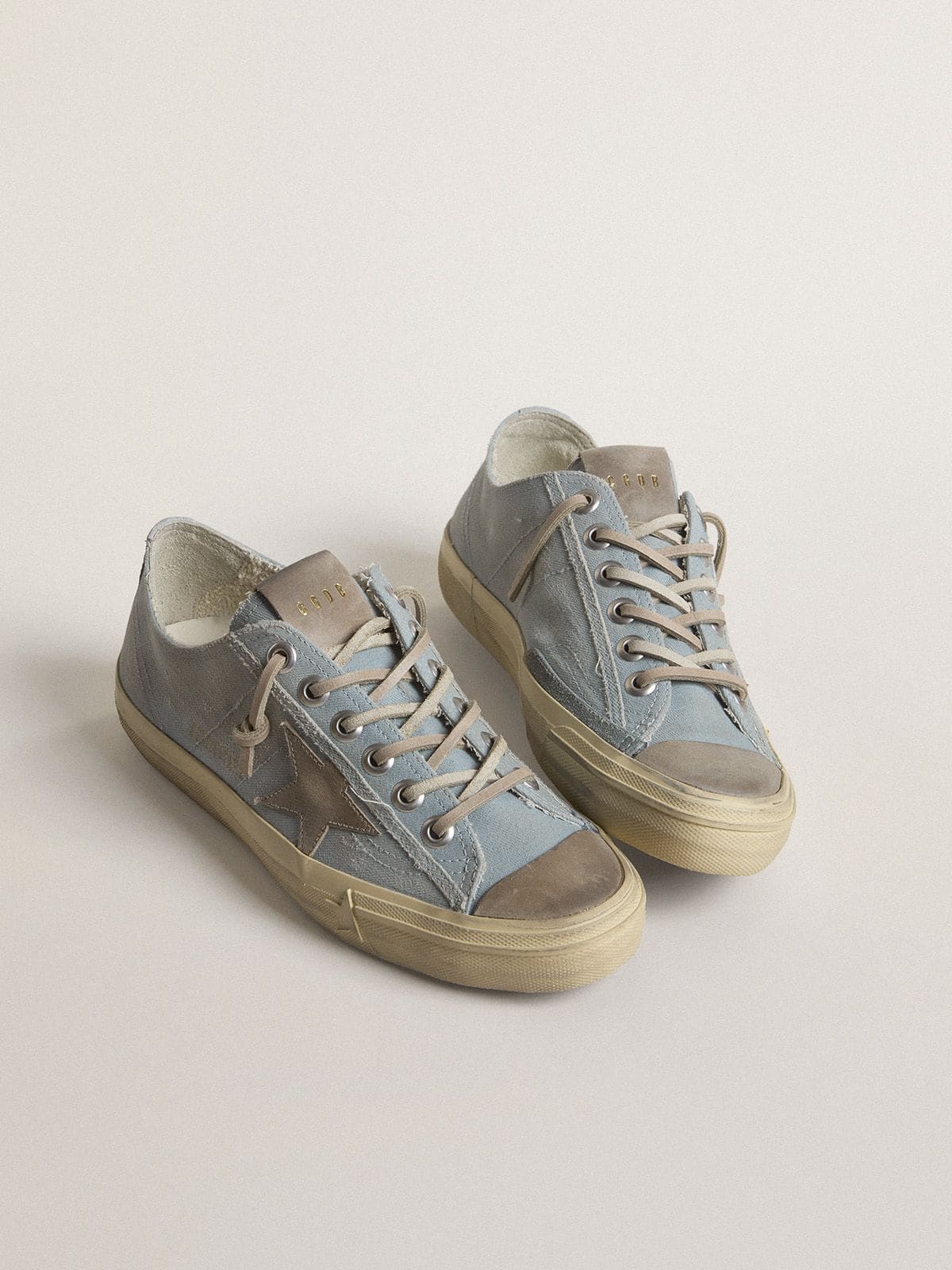 Golden Goose Women’s V-Star In Light Blue Canvas With Dove-Gray Leather Star - Sneaker Türkiye