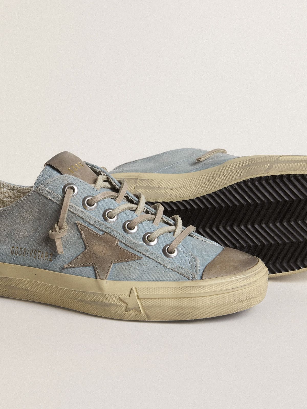 Golden Goose Women’s V-Star In Light Blue Canvas With Dove-Gray Leather Star - Sneaker Türkiye