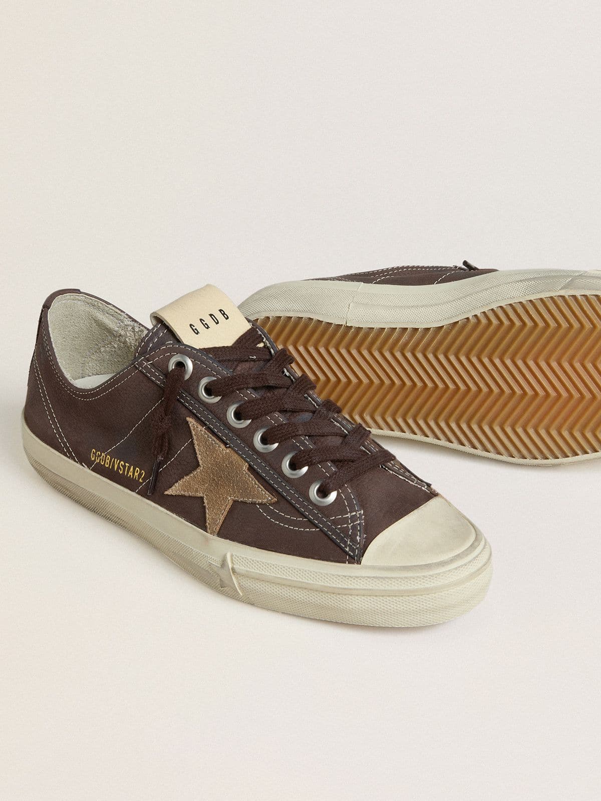 Golden Goose Women’s V-Star In Brown Nubuck With Tobacco-Colored Suede Star - Sneaker Türkiye