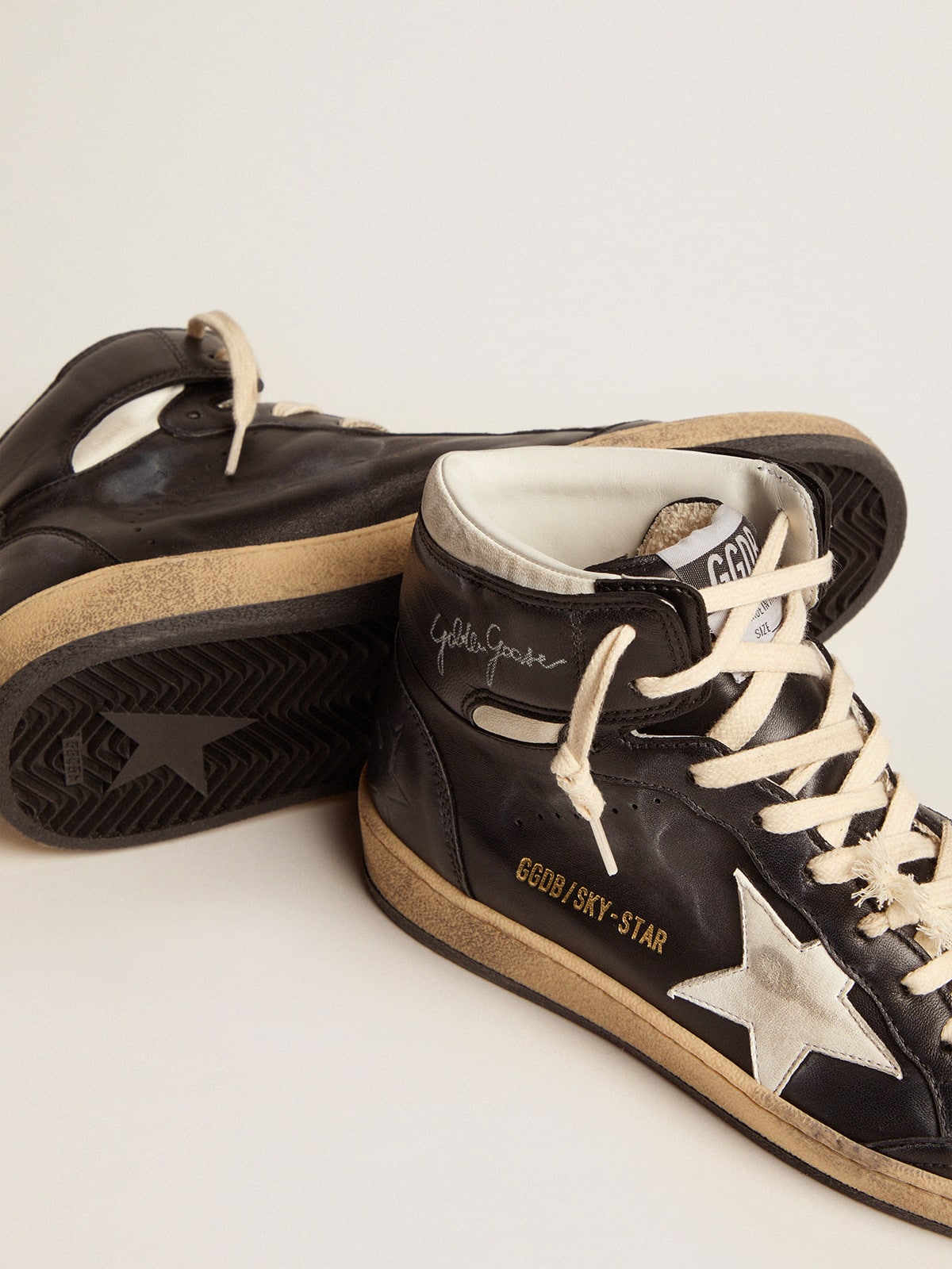 Golden Goose Women’s Sky-Star In Black Nappa With White Star - Sneaker Türkiye