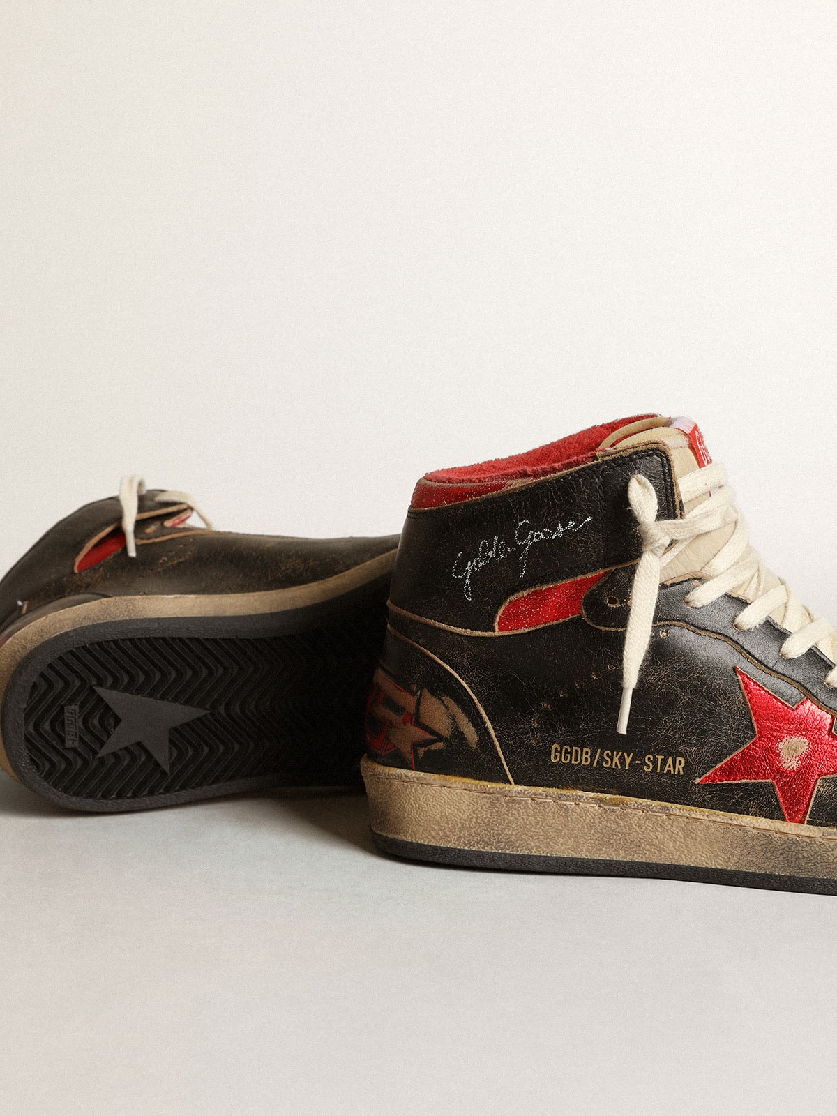Golden Goose Women’s Sky-Star In Black Glossy Leather With Red Star - Sneaker Türkiye