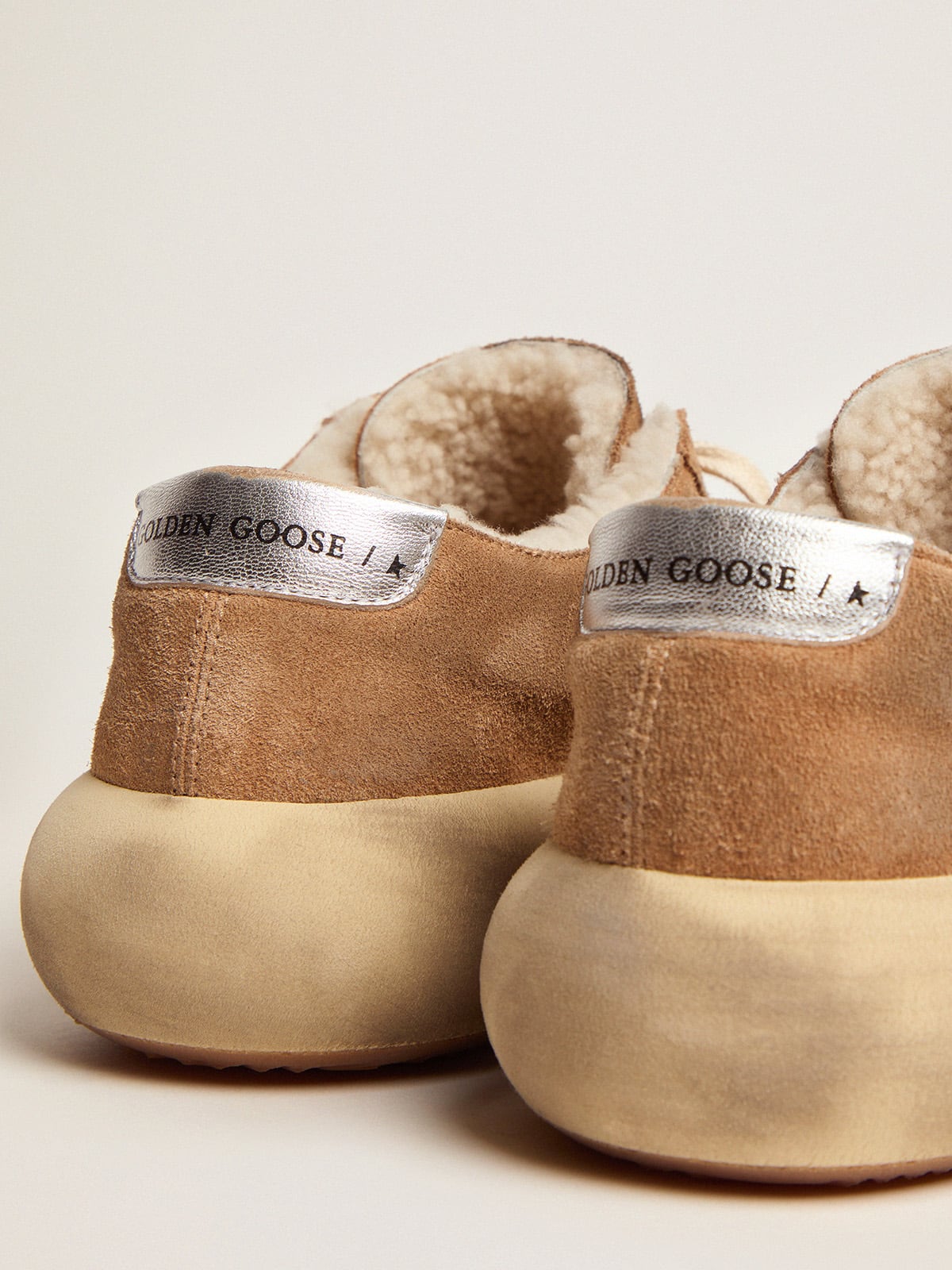 Golden Goose Women’s Space-Star Shoes In Tobacco-Colored Suede With Shearling Lining - Sneaker Türkiye