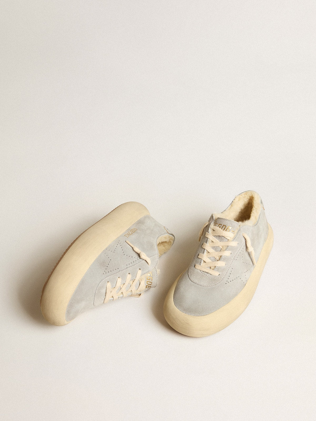 Golden Goose Women’s Space-Star Shoes In Ice-Gray Suede With Shearling Lining - Sneaker Türkiye