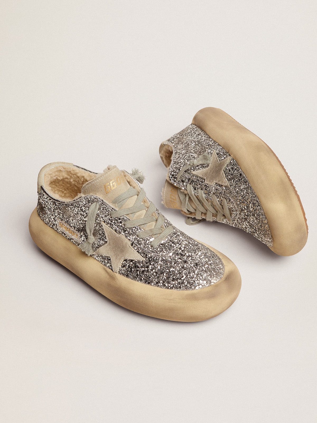 Golden Goose Women’s Space-Star Shoes In Silver Glitter With Shearling Lining - Sneaker Türkiye