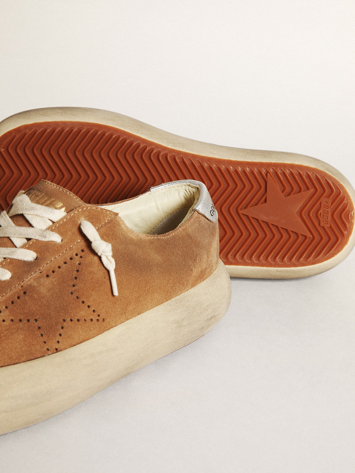 Golden Goose Women’s Space-Star In Tobacco-Colored Suede With Perforated Star - Sneaker Türkiye