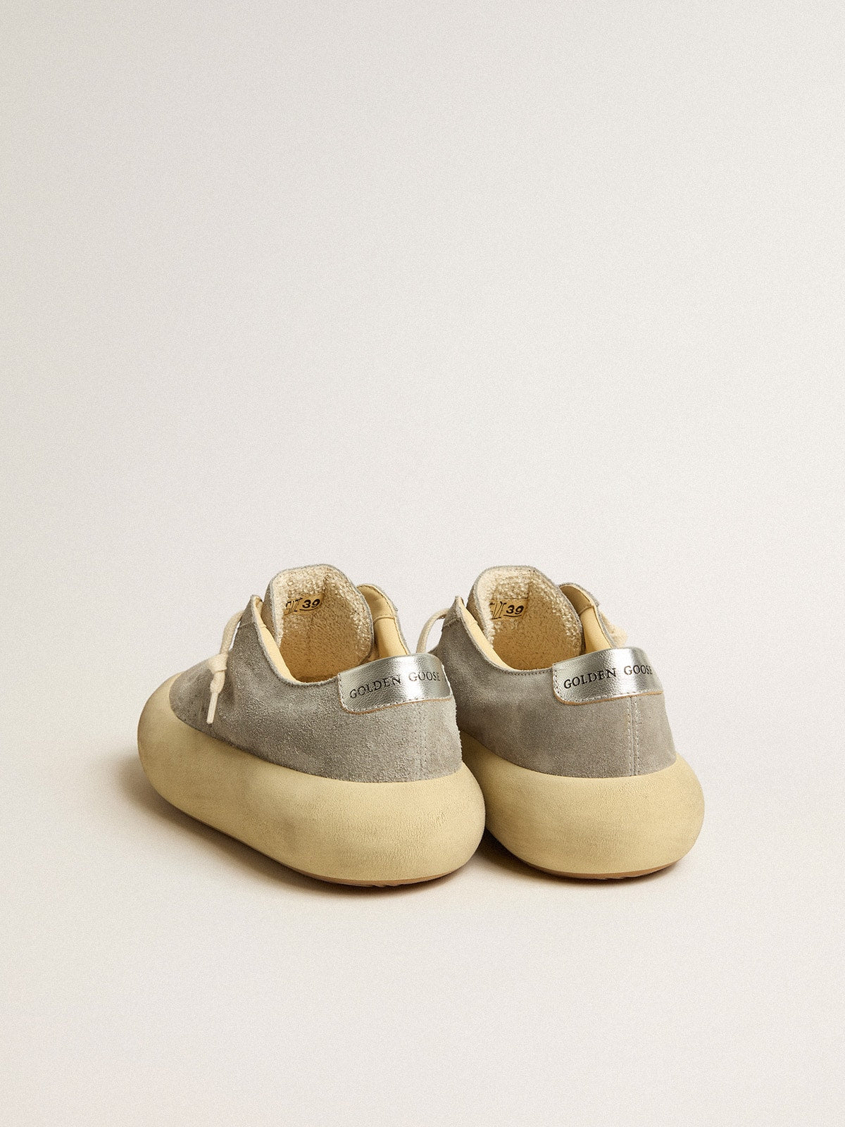 Golden Goose Women’s Space-Star Shoes In Ice-Gray Suede With Perforated Star - Sneaker Türkiye