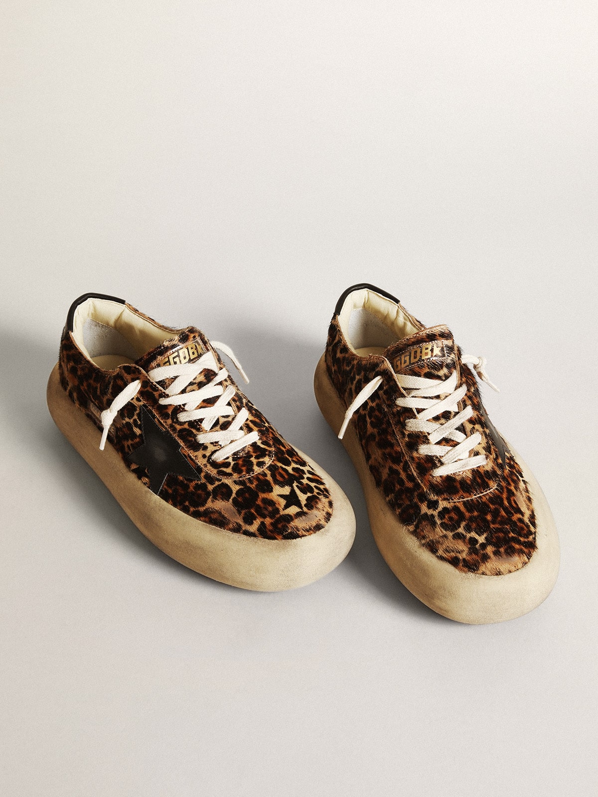 Golden Goose Women’s Space-Star In Leopard Print Pony Skin With Black Star - Sneaker Türkiye