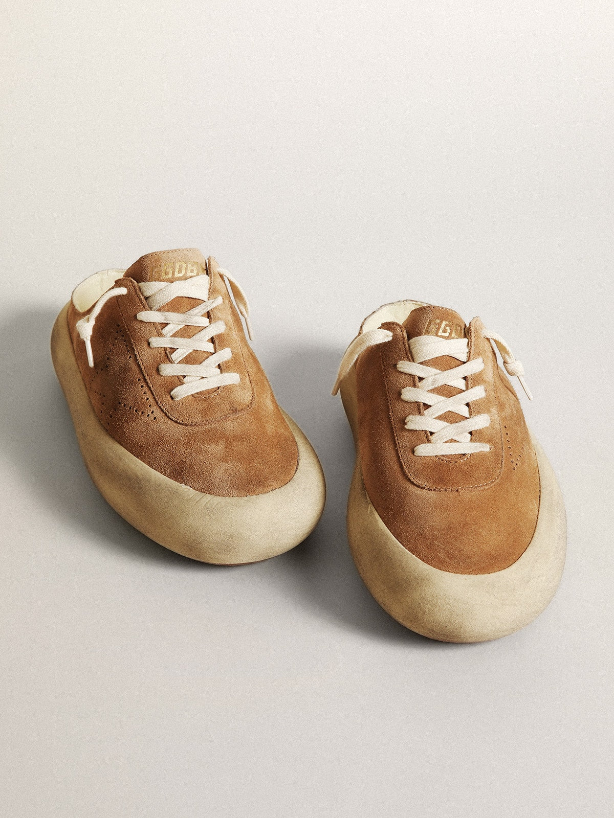 Golden Goose Women’s Space-Star Sabot In Tobacco-Colored Suede With Perforated Star - Sneaker Türkiye