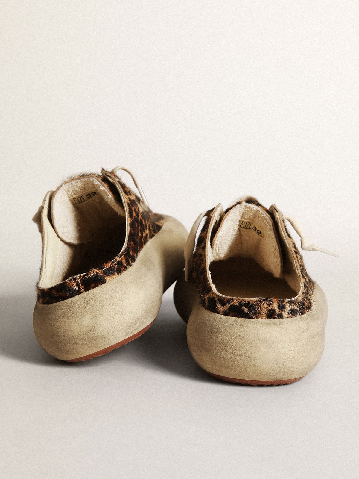 Golden Goose Women’s Space-Star Sabot In Leopard Print Pony Skin With Black Star - Sneaker Türkiye